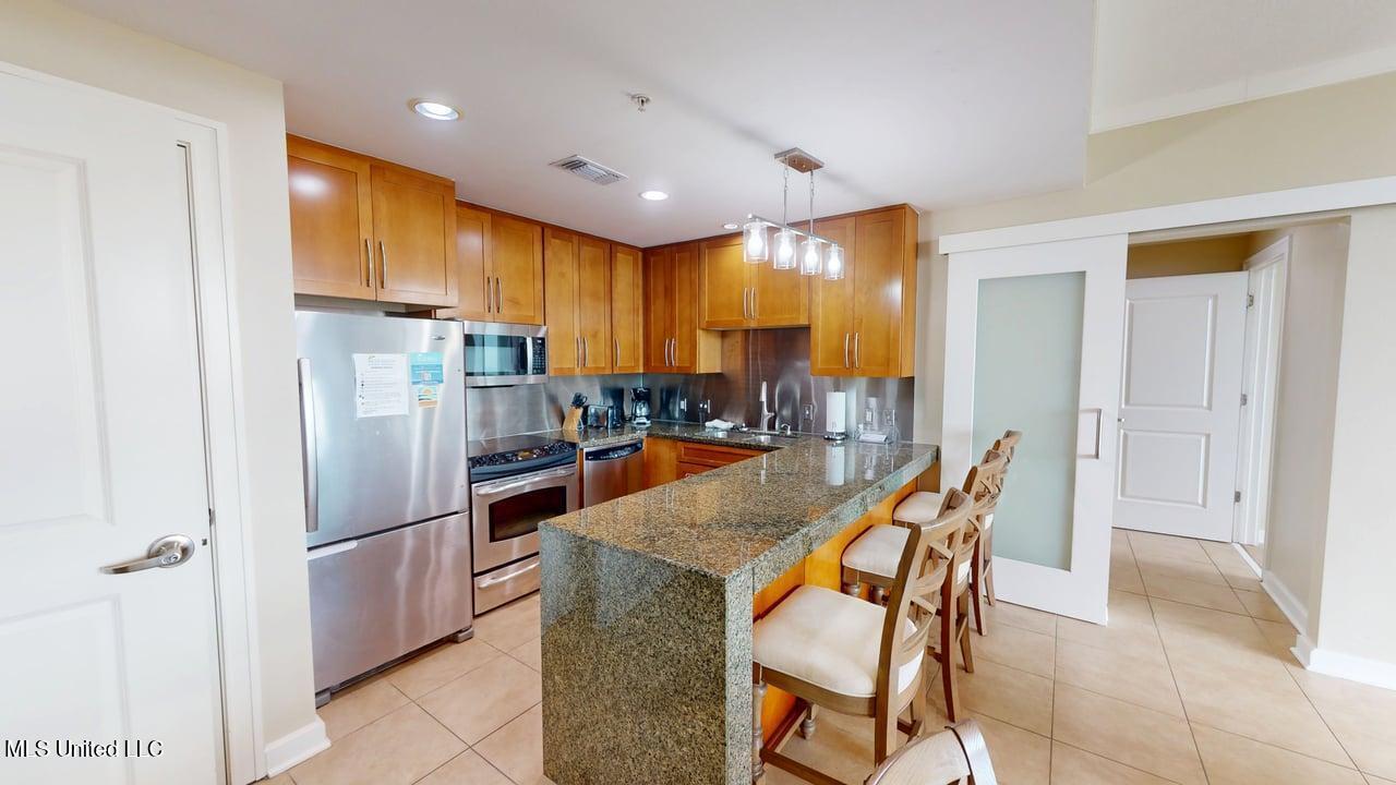 2060 Beach Boulevard Property Photo 7