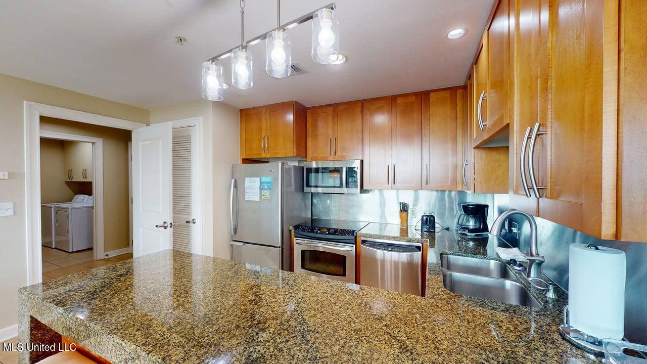 2060 Beach Boulevard Property Photo 8
