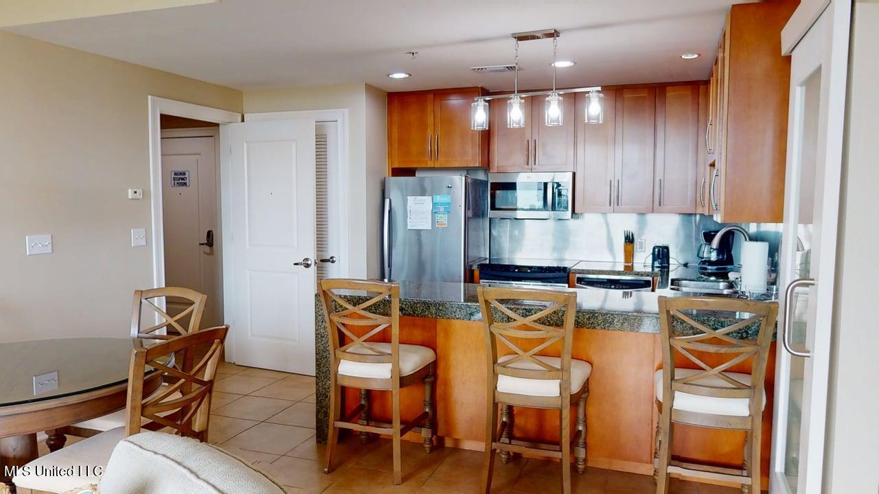 2060 Beach Boulevard Property Photo 9