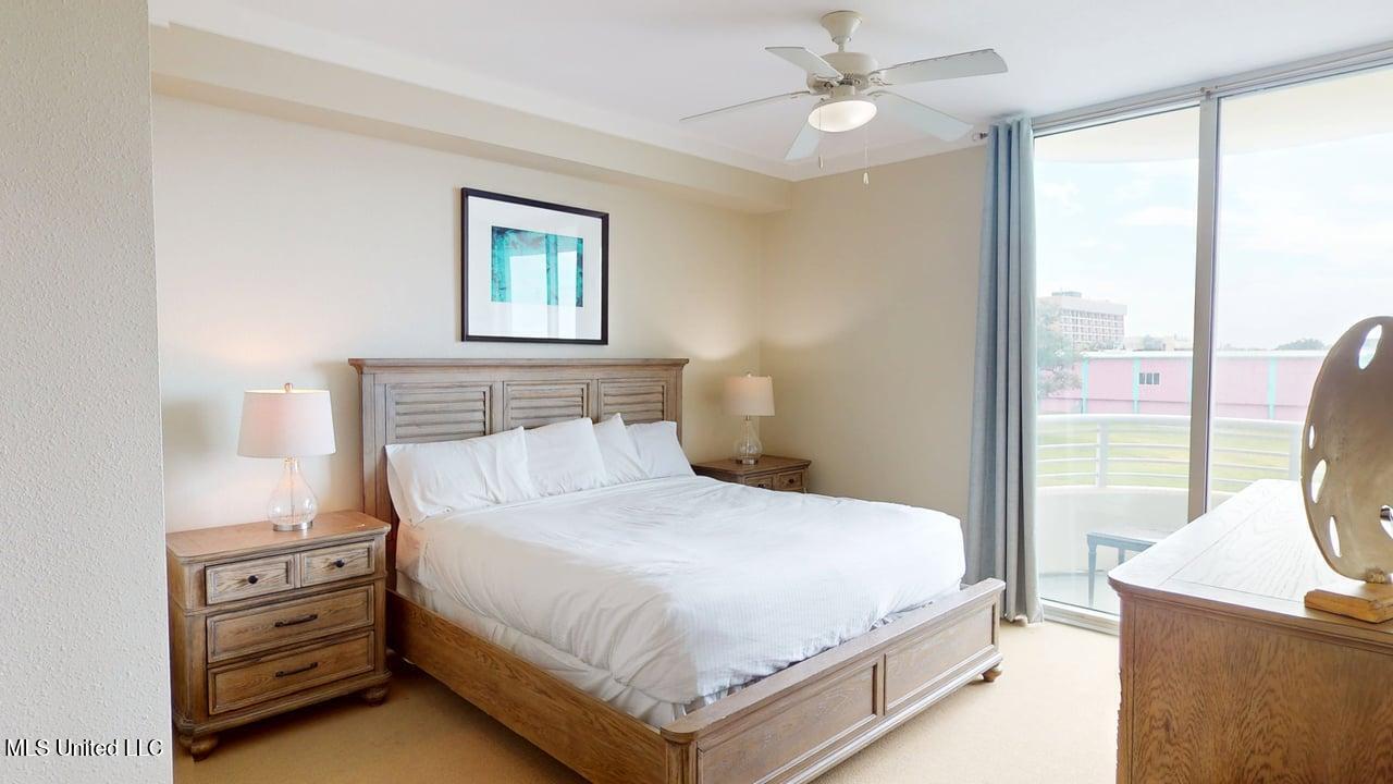 2060 Beach Boulevard Property Photo 10