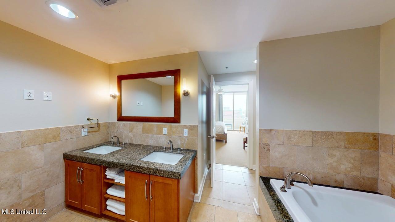 2060 Beach Boulevard Property Photo 12