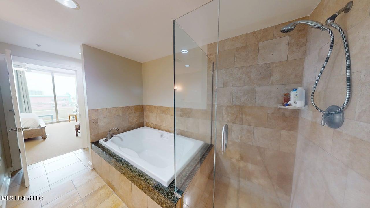 2060 Beach Boulevard Property Photo 13