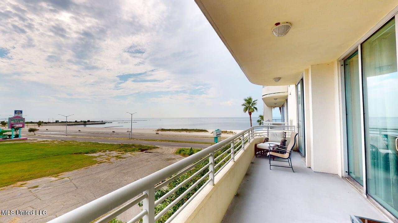 2060 Beach Boulevard Property Photo 21