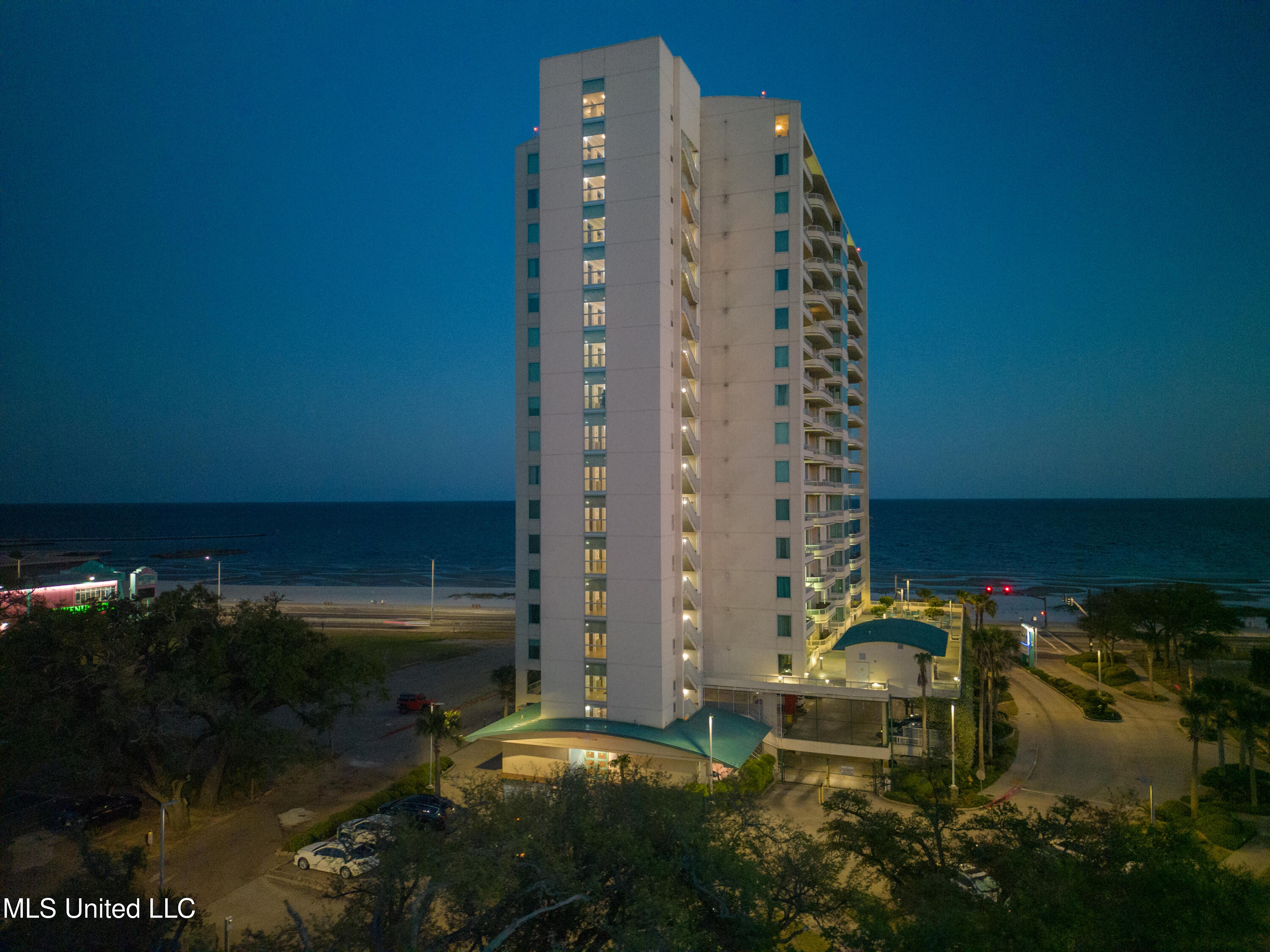 2060 Beach Boulevard Property Photo 27