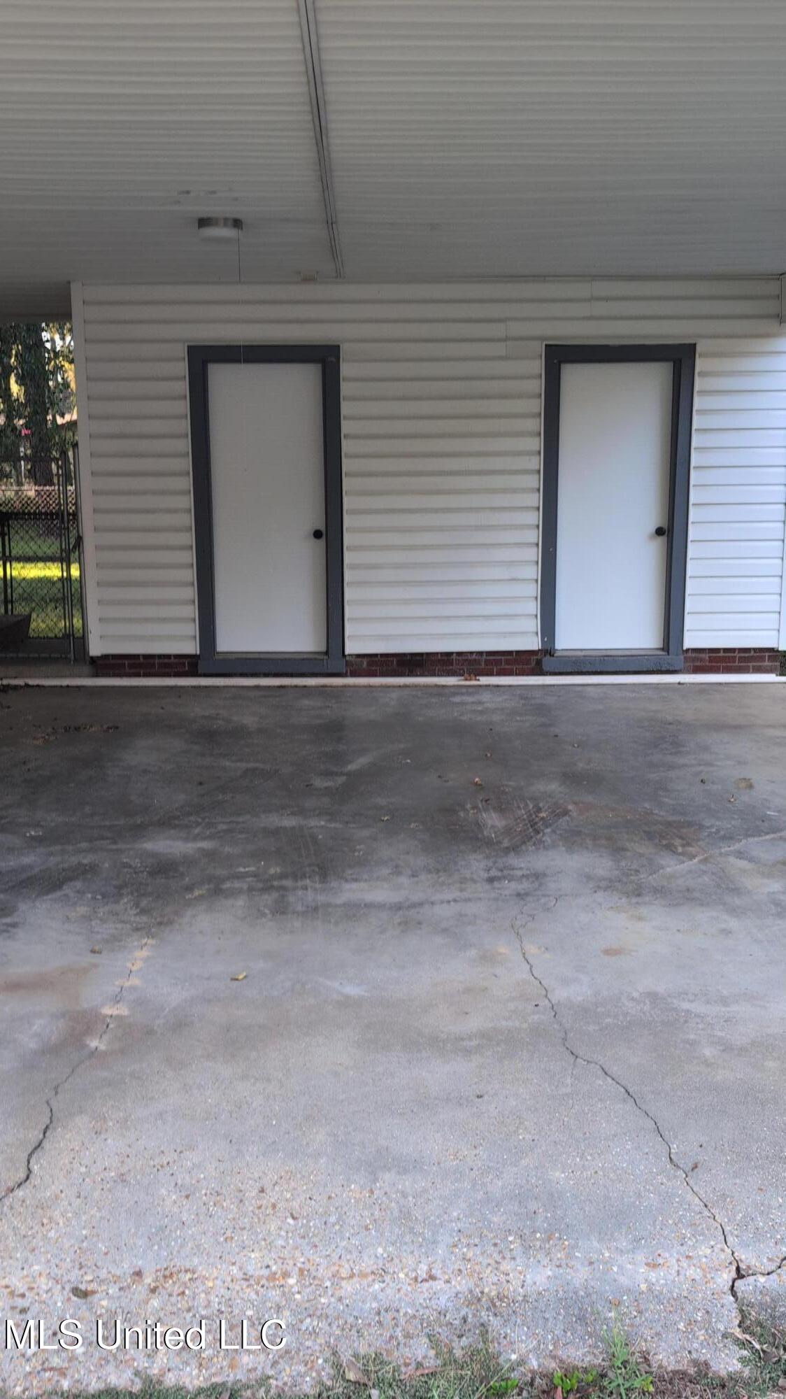 1044 Cooper Road Property Photo 21