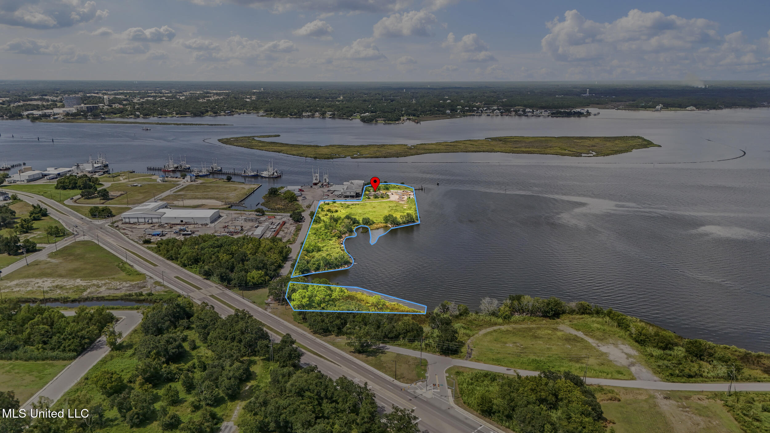 540 Bayview Avenue Property Photo 3