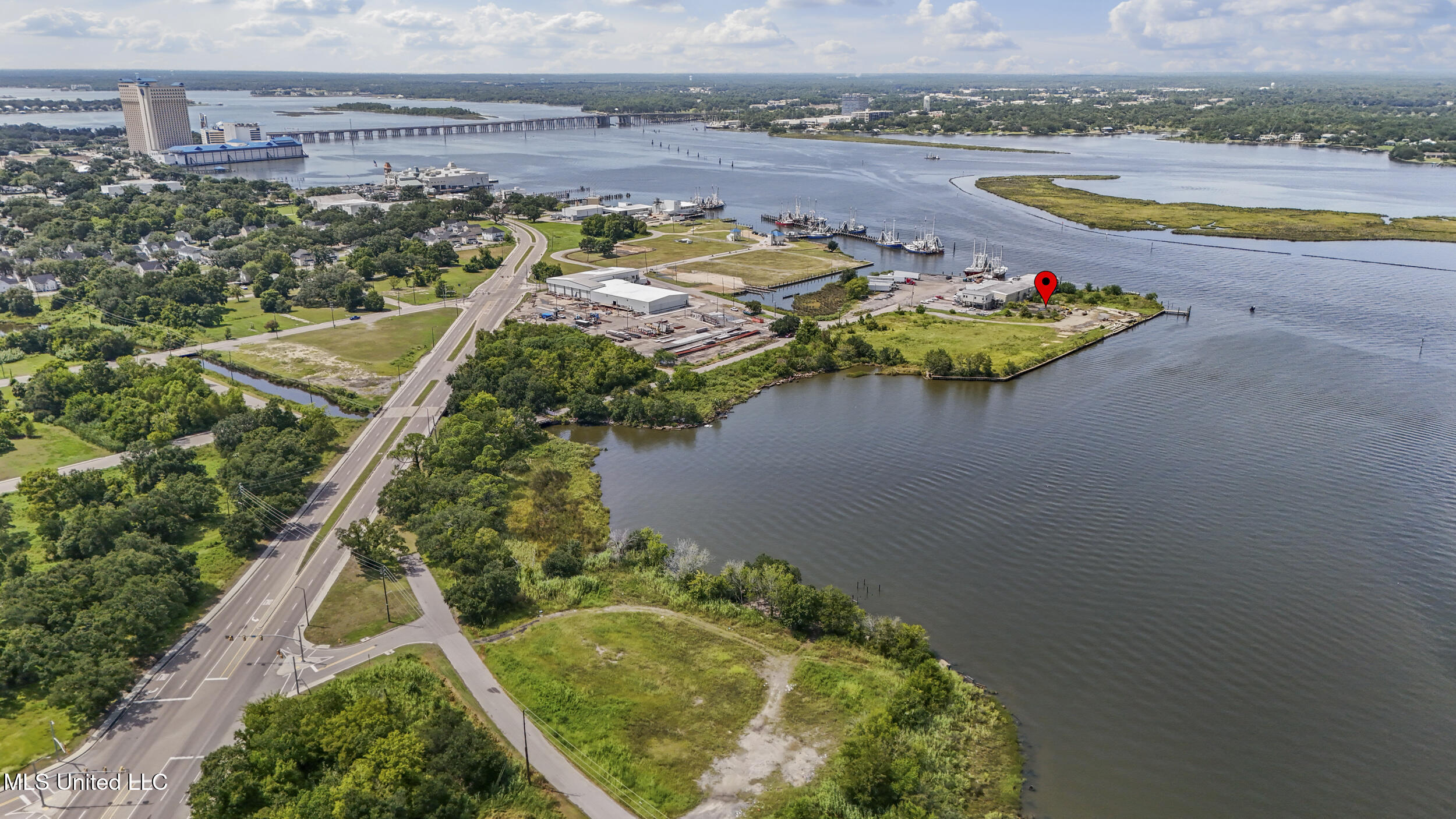 540 Bayview Avenue Property Photo 4