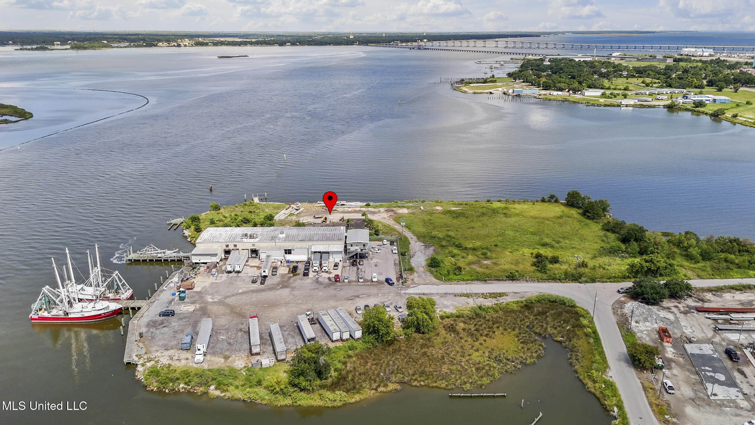 540 Bayview Avenue Property Photo 5