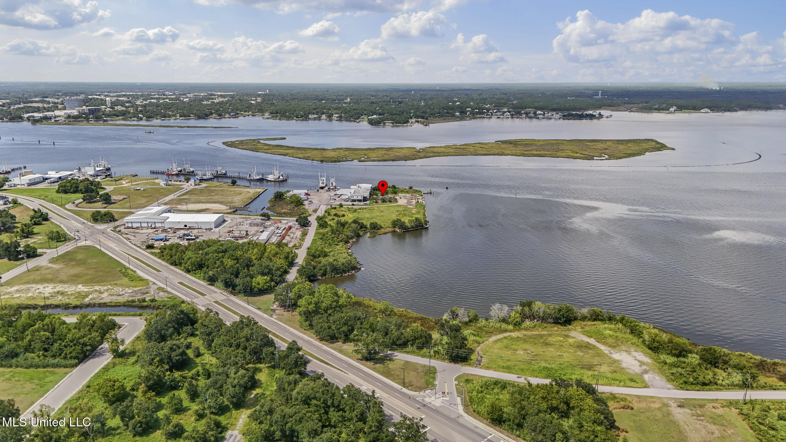 540 Bayview Avenue Property Photo 6