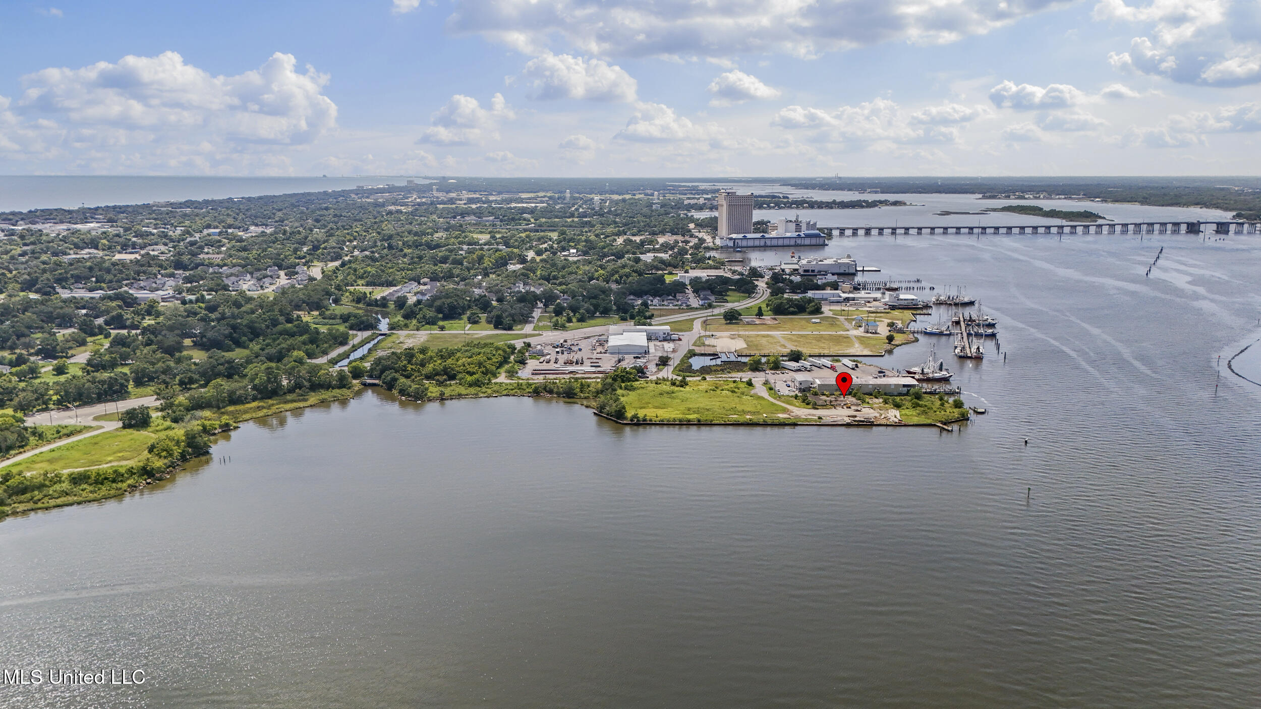 540 Bayview Avenue Property Photo 23