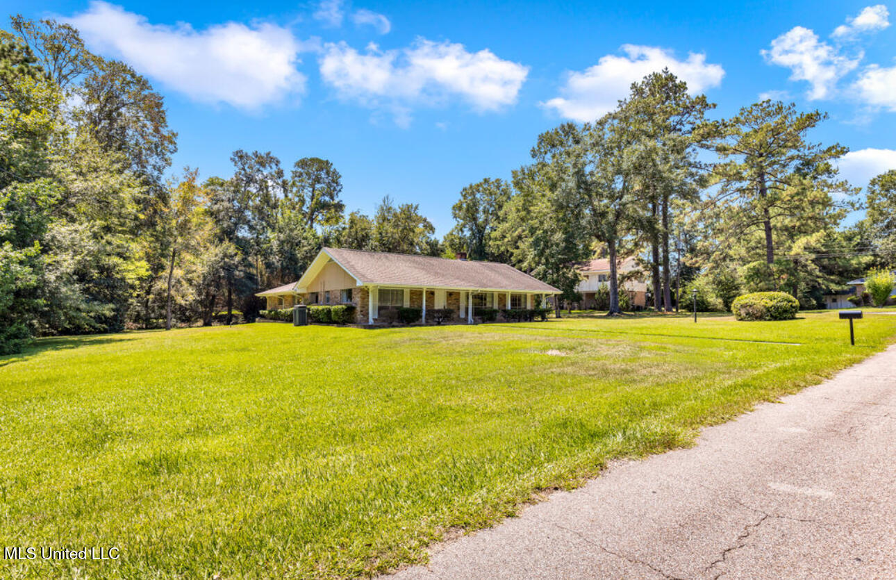 211 S Boley Drive Property Photo 3