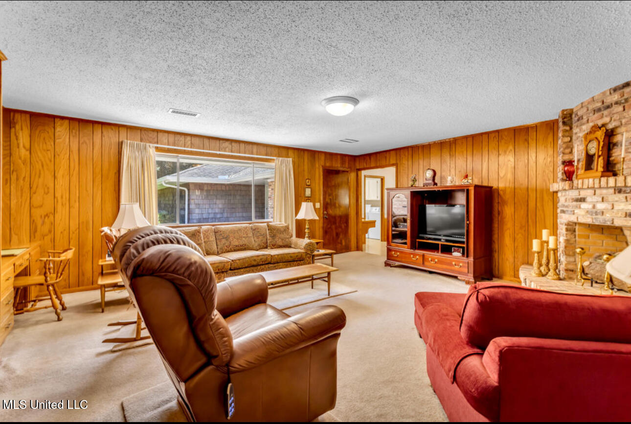 211 S Boley Drive Property Photo 11