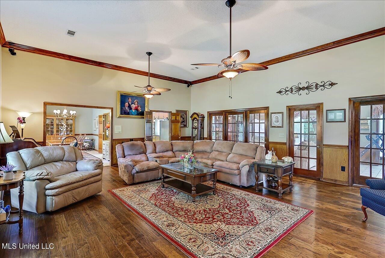 1600 Pine Hill Drive Property Photo 11