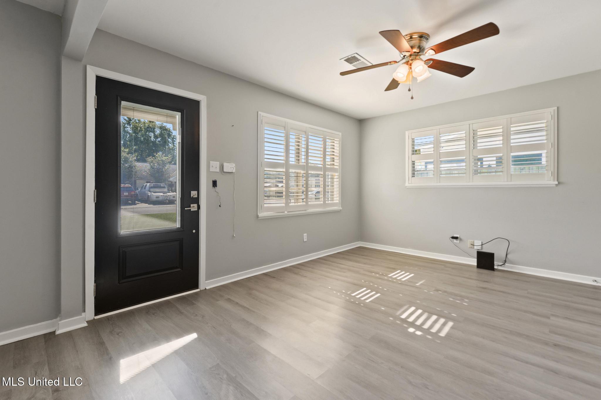 201 Walnut Drive Property Photo 3