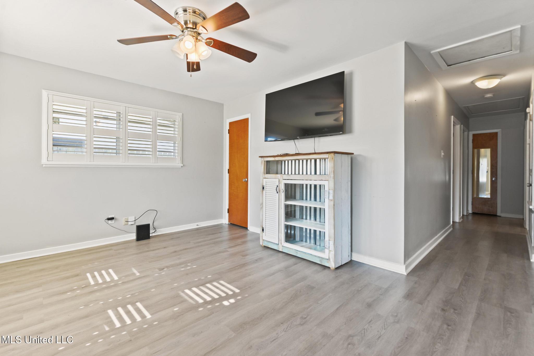 201 Walnut Drive Property Photo 4