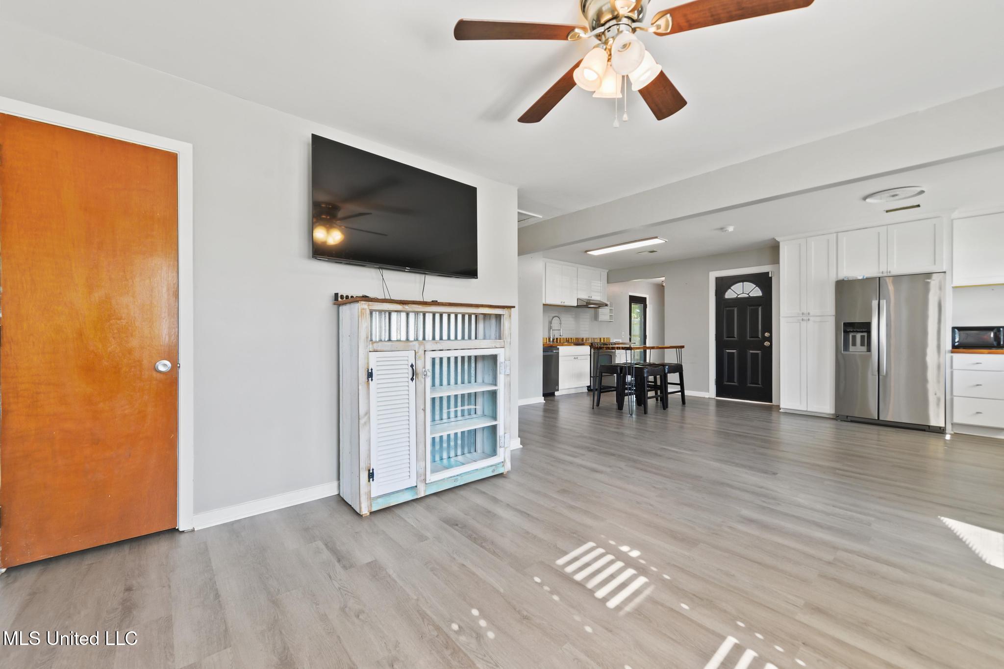 201 Walnut Drive Property Photo 5