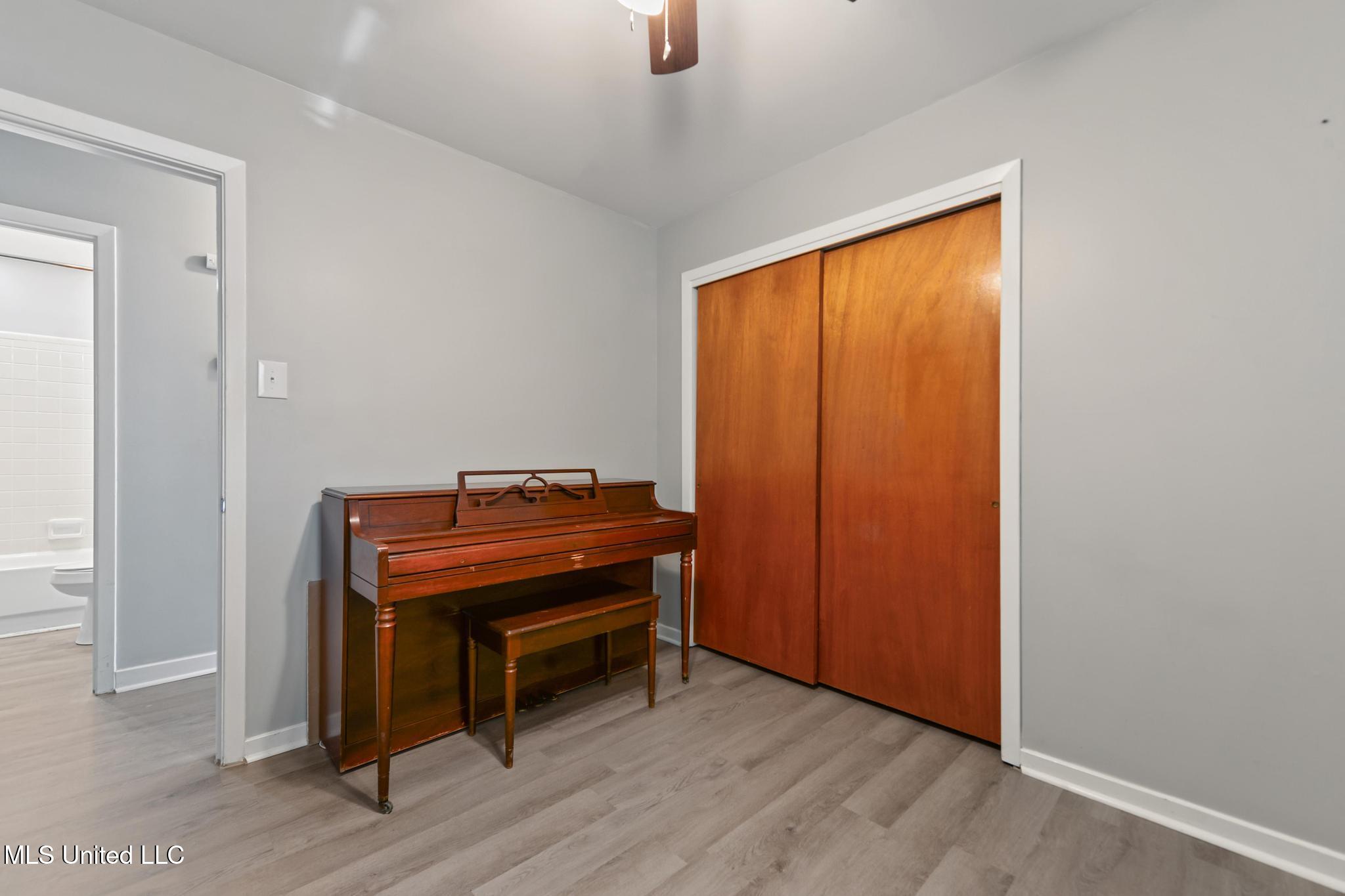 201 Walnut Drive Property Photo 17