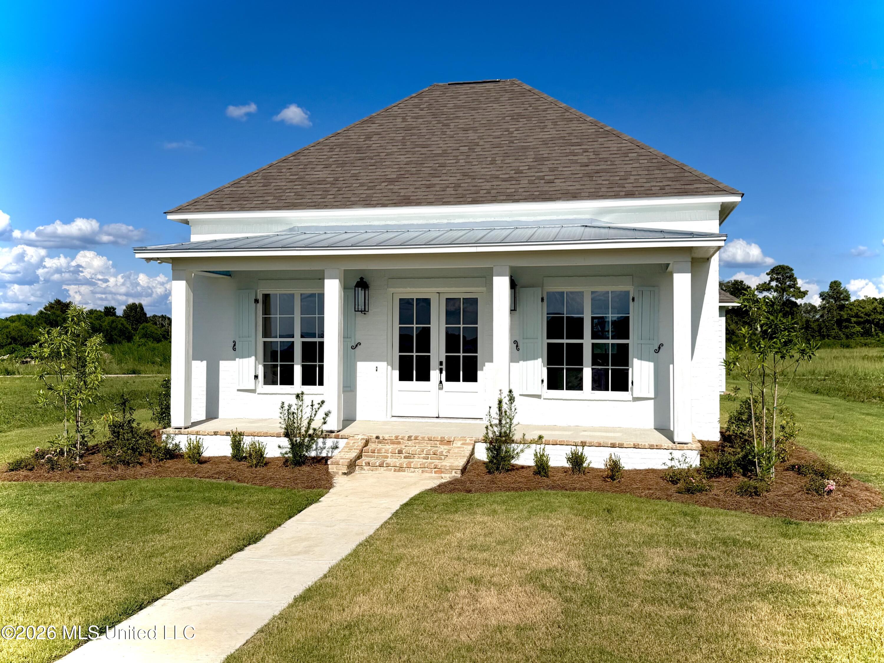 1020 Crepe Myrtle Drive Property Photo 1