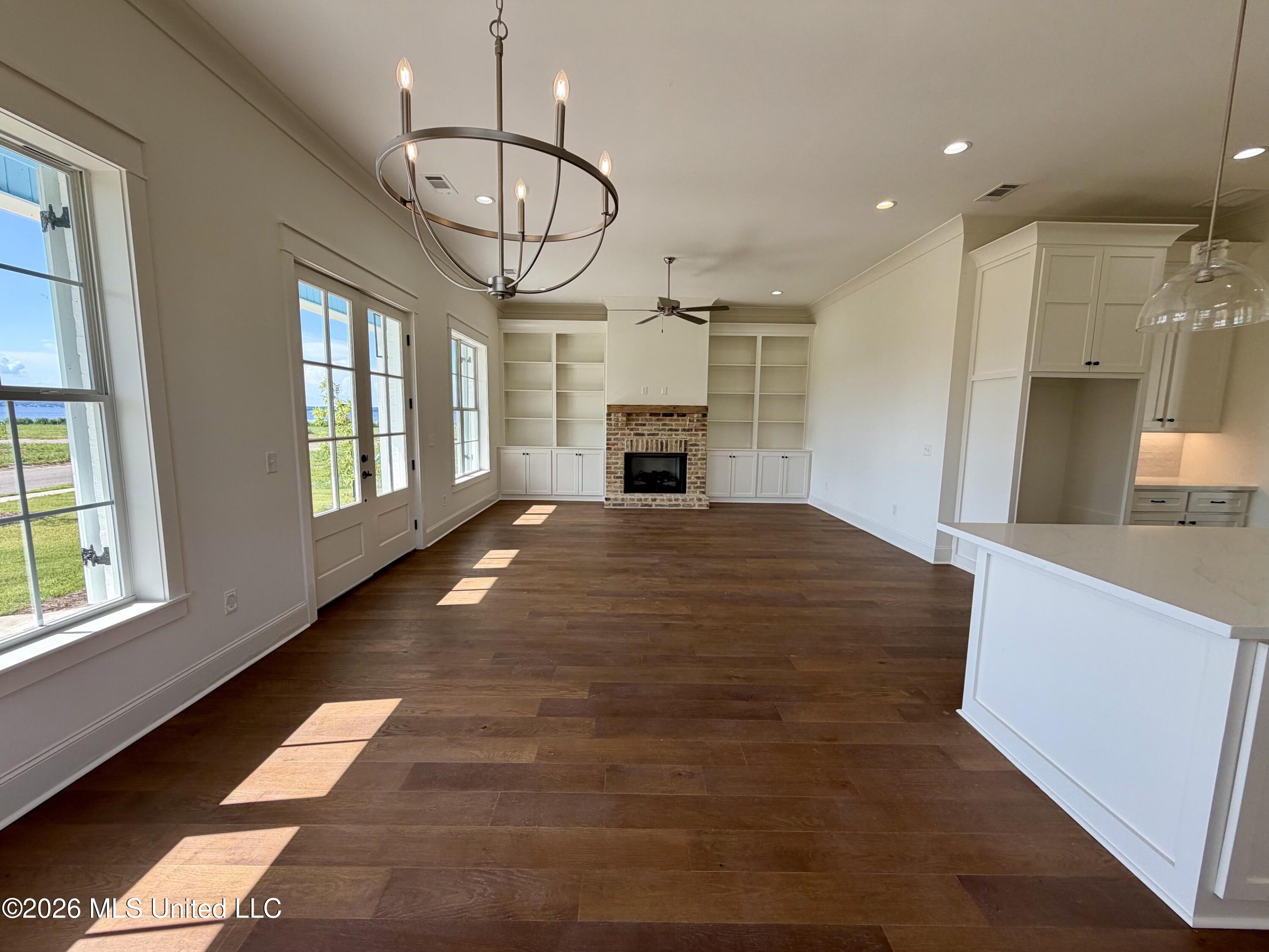 1020 Crepe Myrtle Drive Property Photo 3