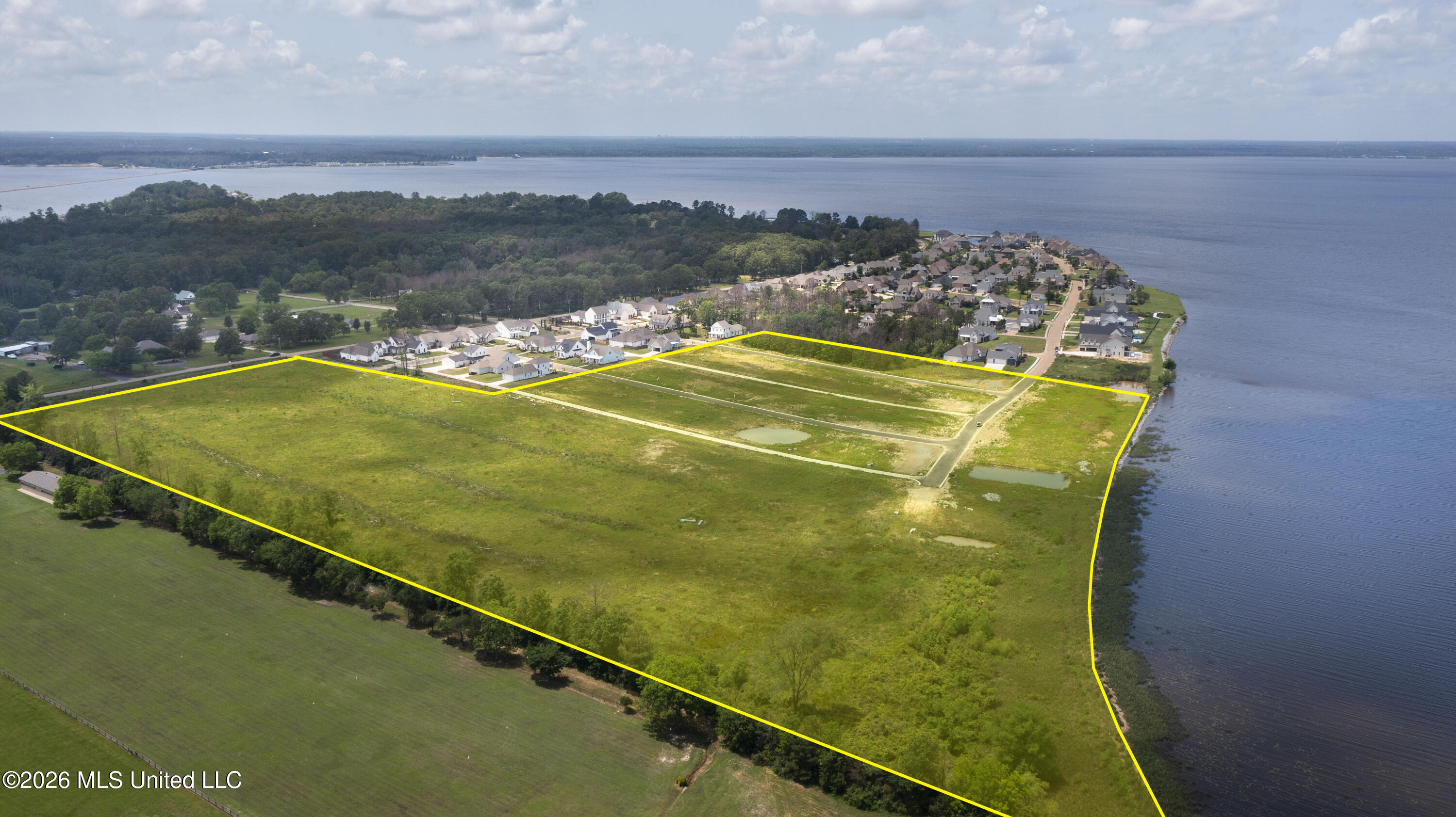 1020 Crepe Myrtle Drive Property Photo 3