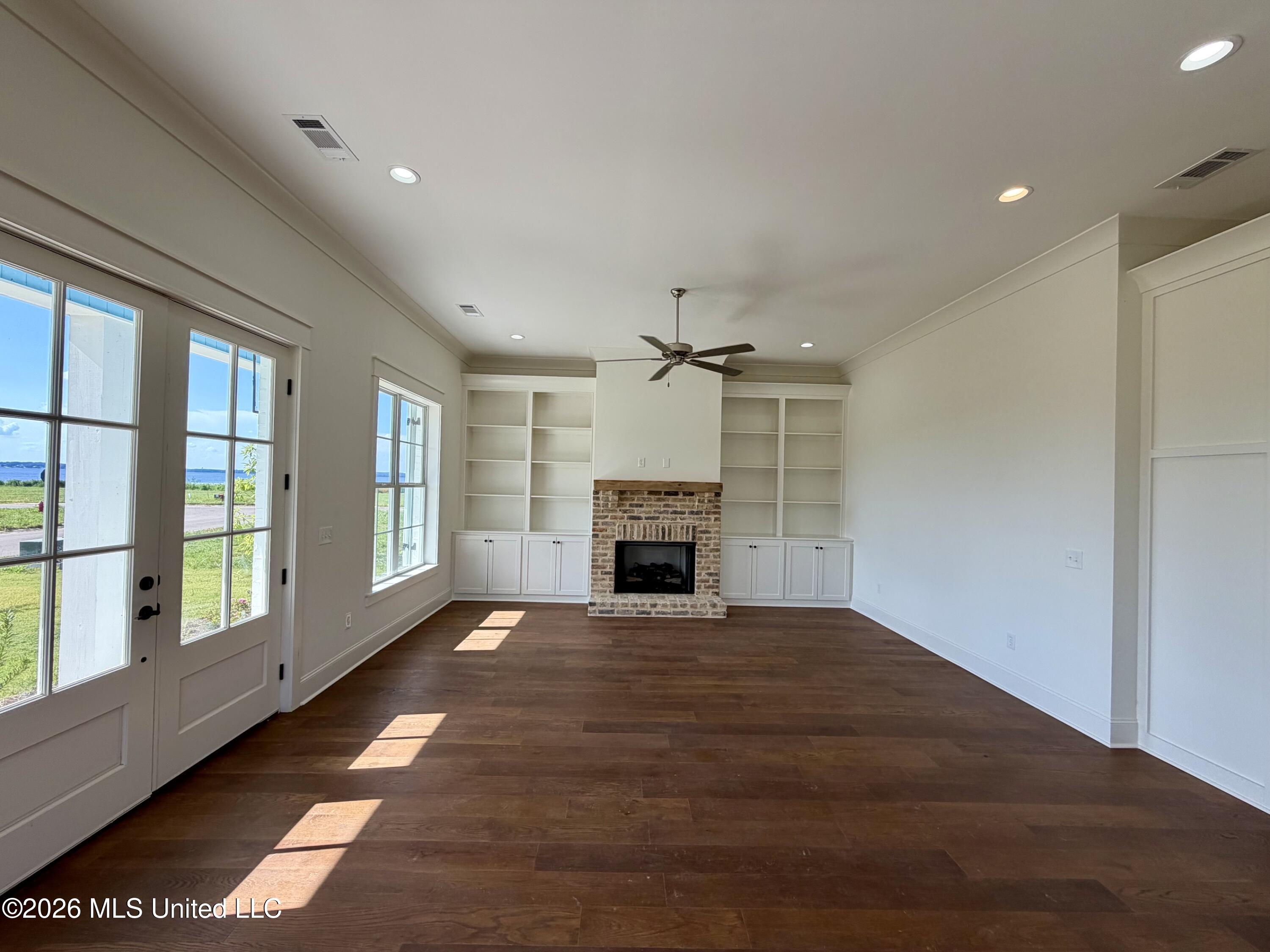 1020 Crepe Myrtle Drive Property Photo 6