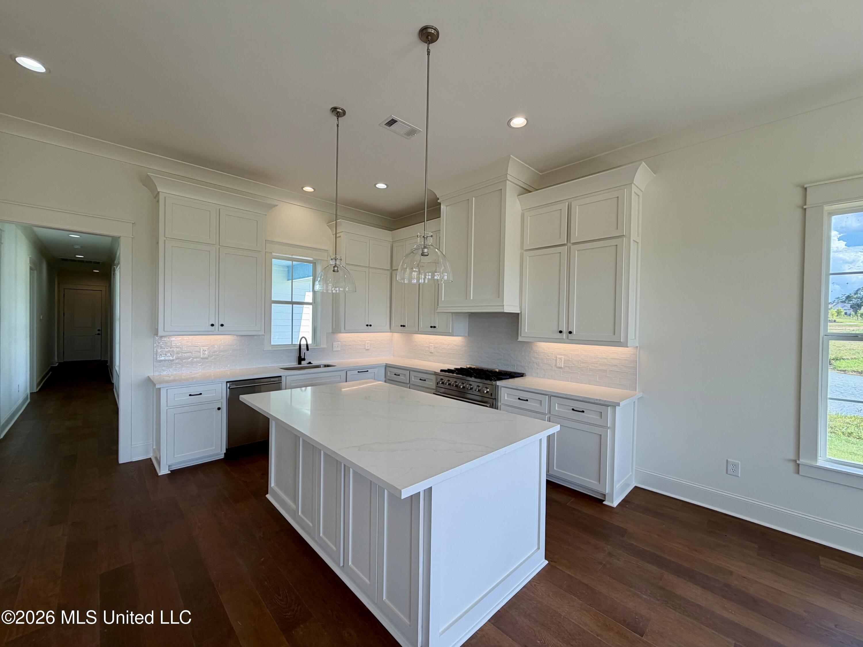 1020 Crepe Myrtle Drive Property Photo 7