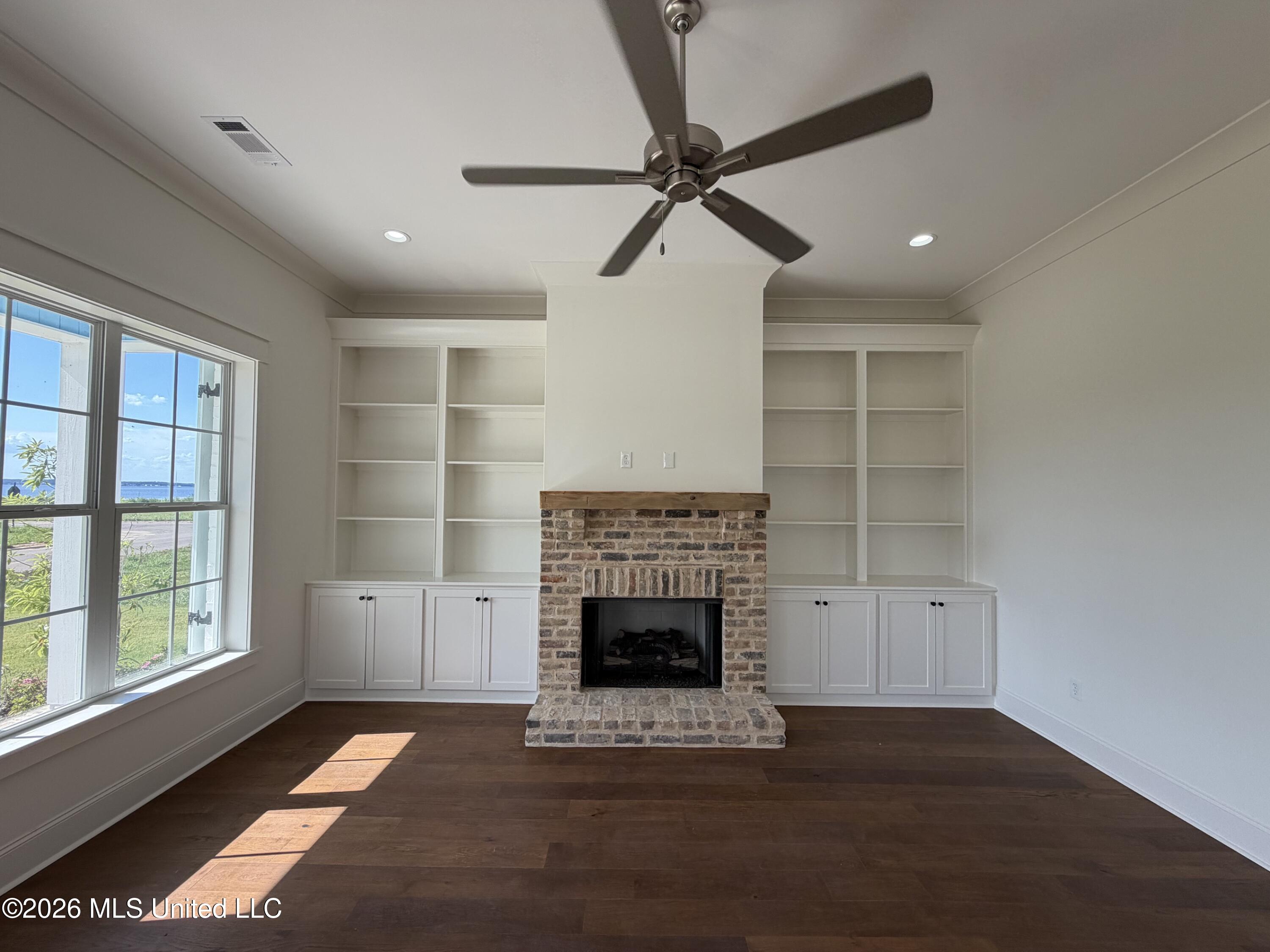 1020 Crepe Myrtle Drive Property Photo 7