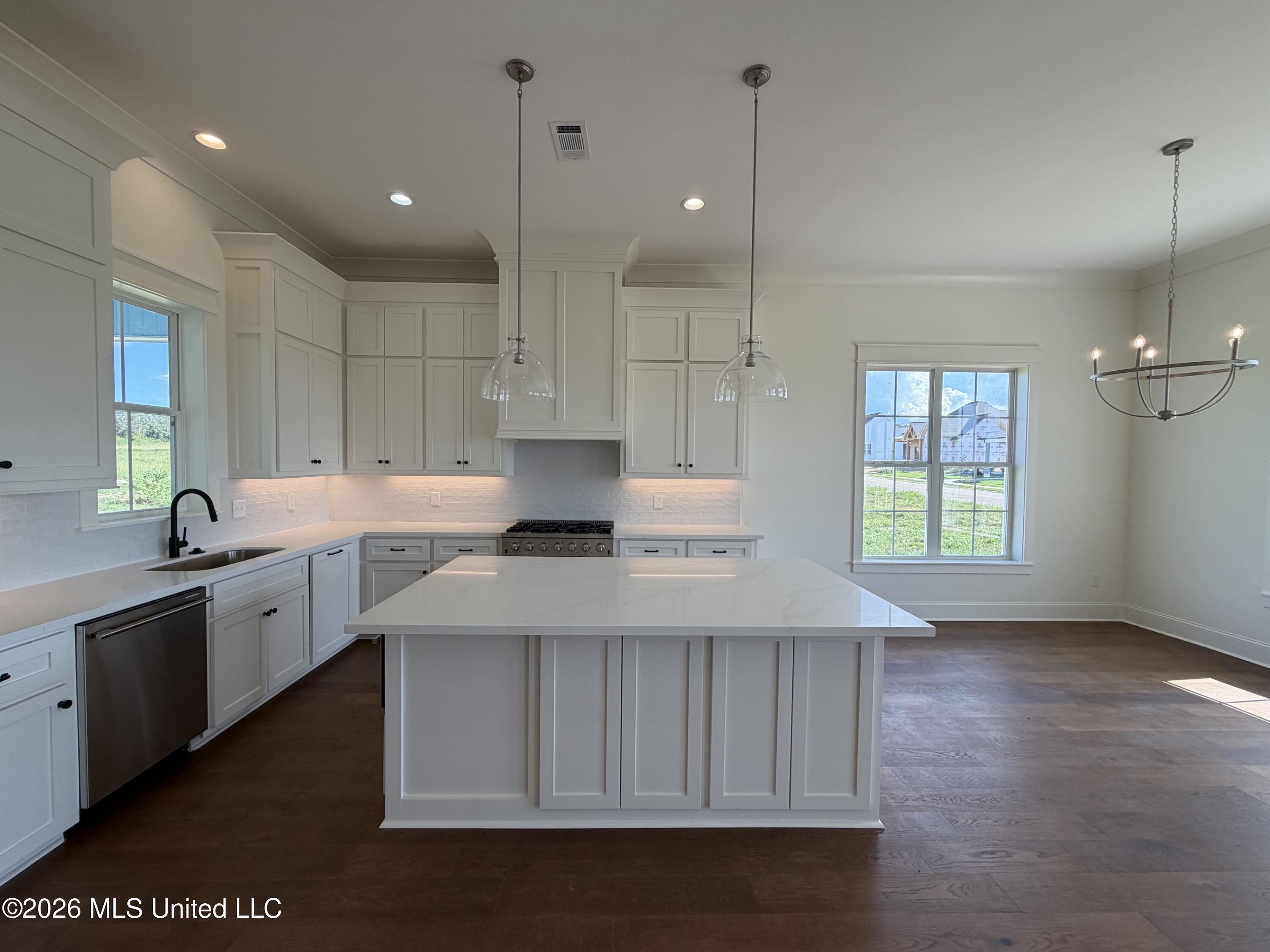 1020 Crepe Myrtle Drive Property Photo 8