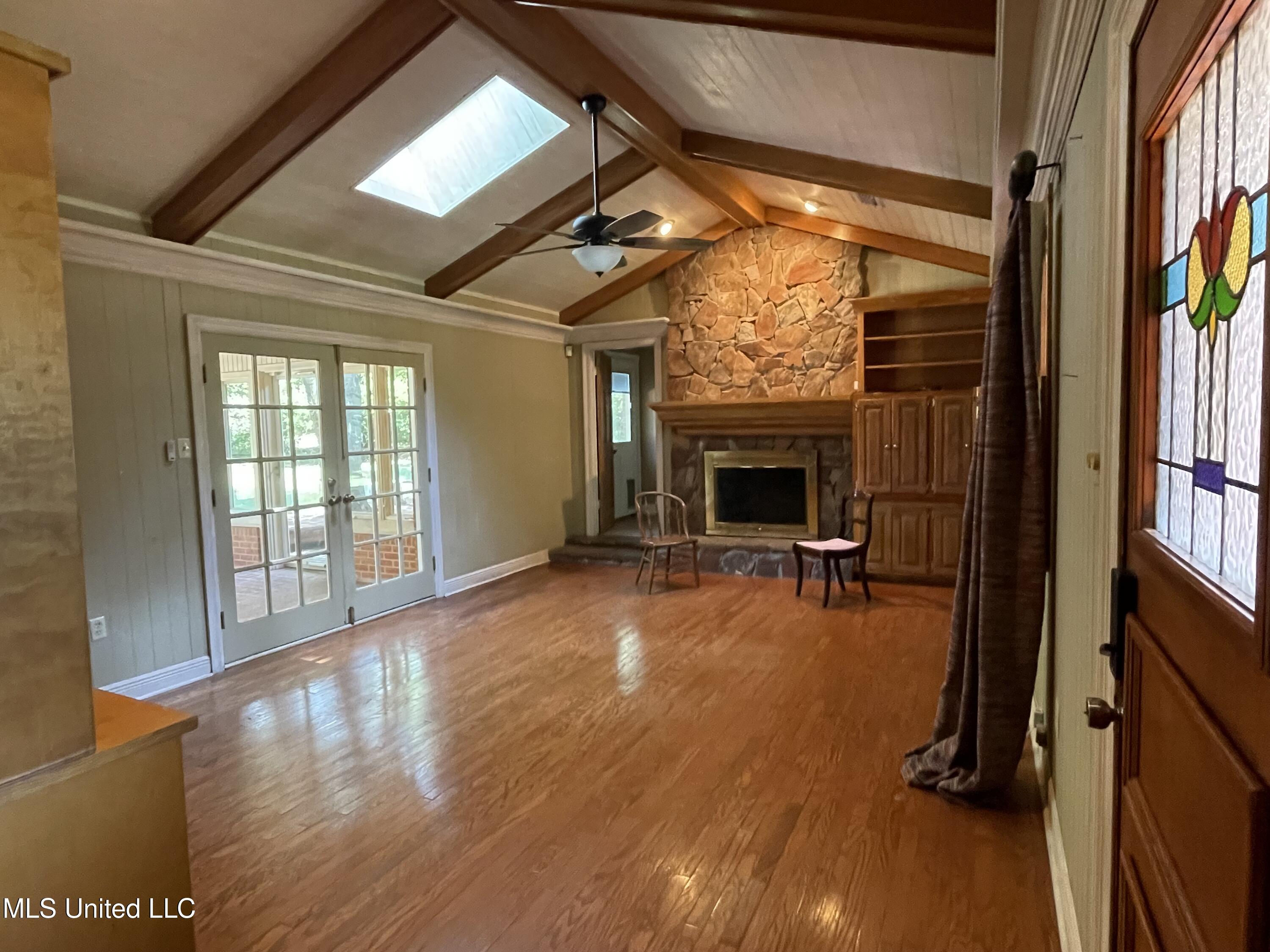 500 Charles Street Property Photo 3