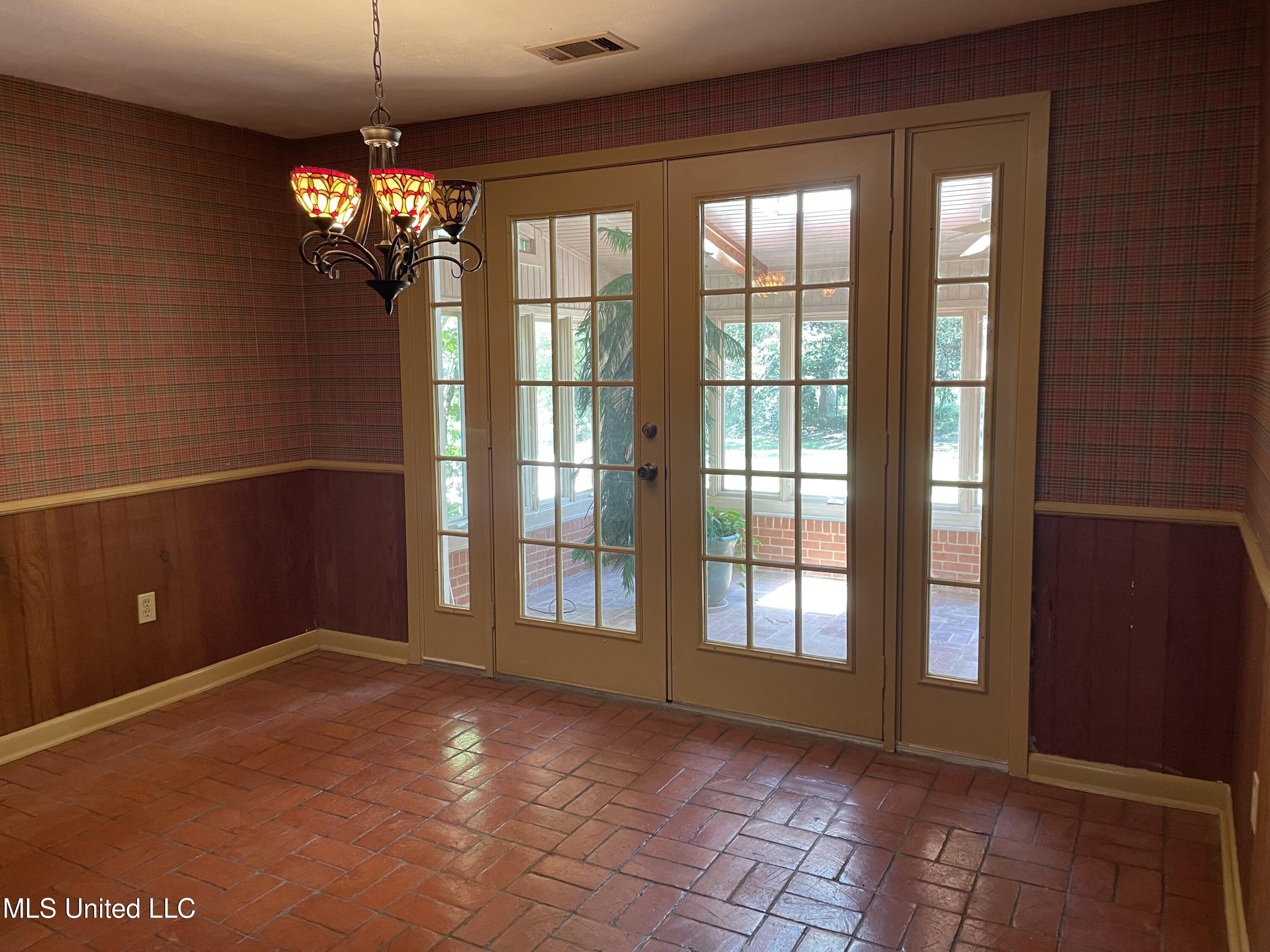 500 Charles Street Property Photo 7