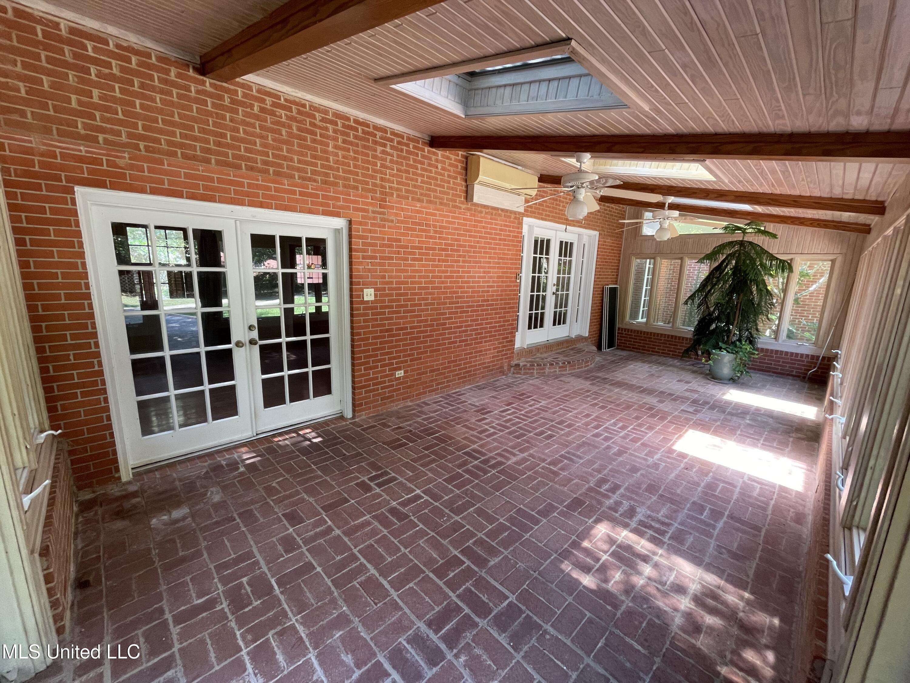 500 Charles Street Property Photo 23