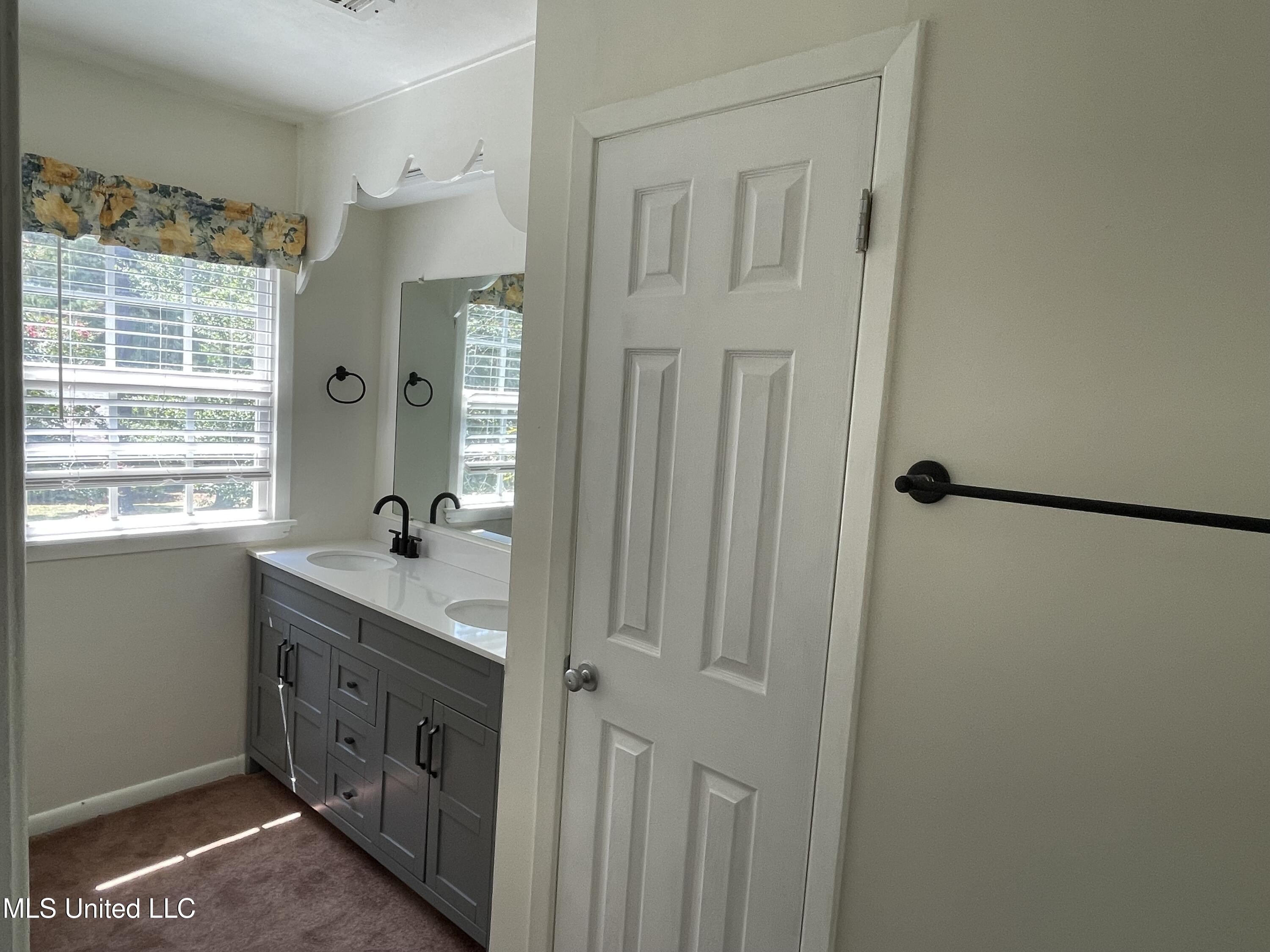 500 Charles Street Property Photo 25