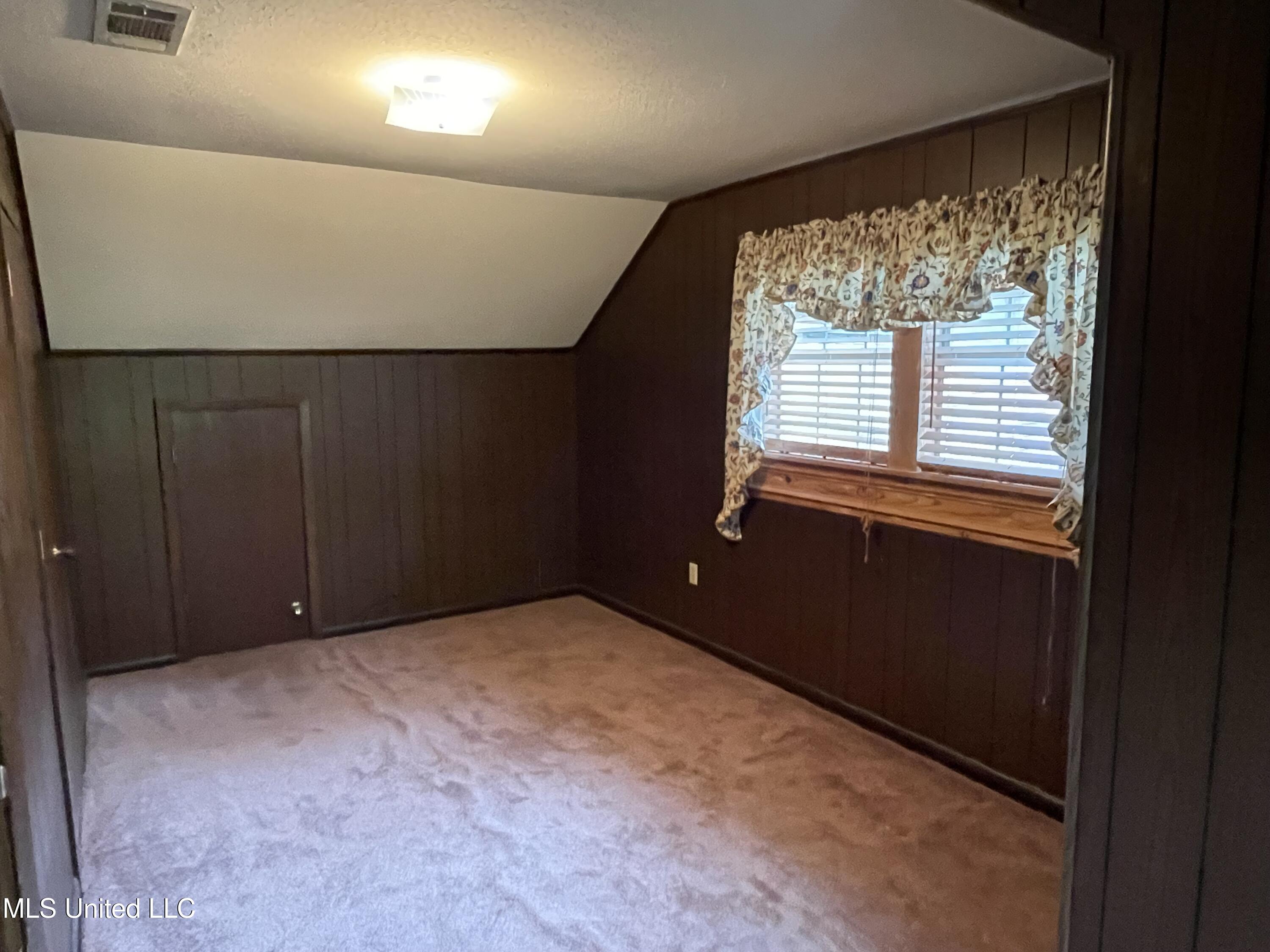 500 Charles Street Property Photo 29