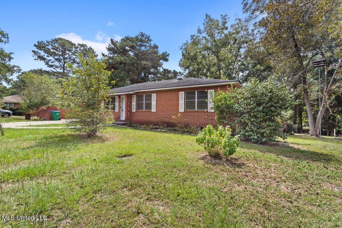 1104 Fairview Drive Property Photo 2