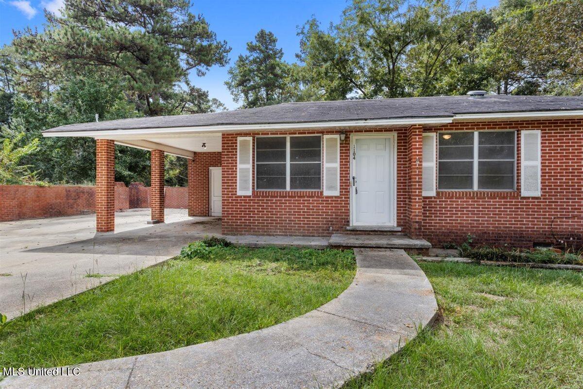 1104 Fairview Drive Property Photo 3