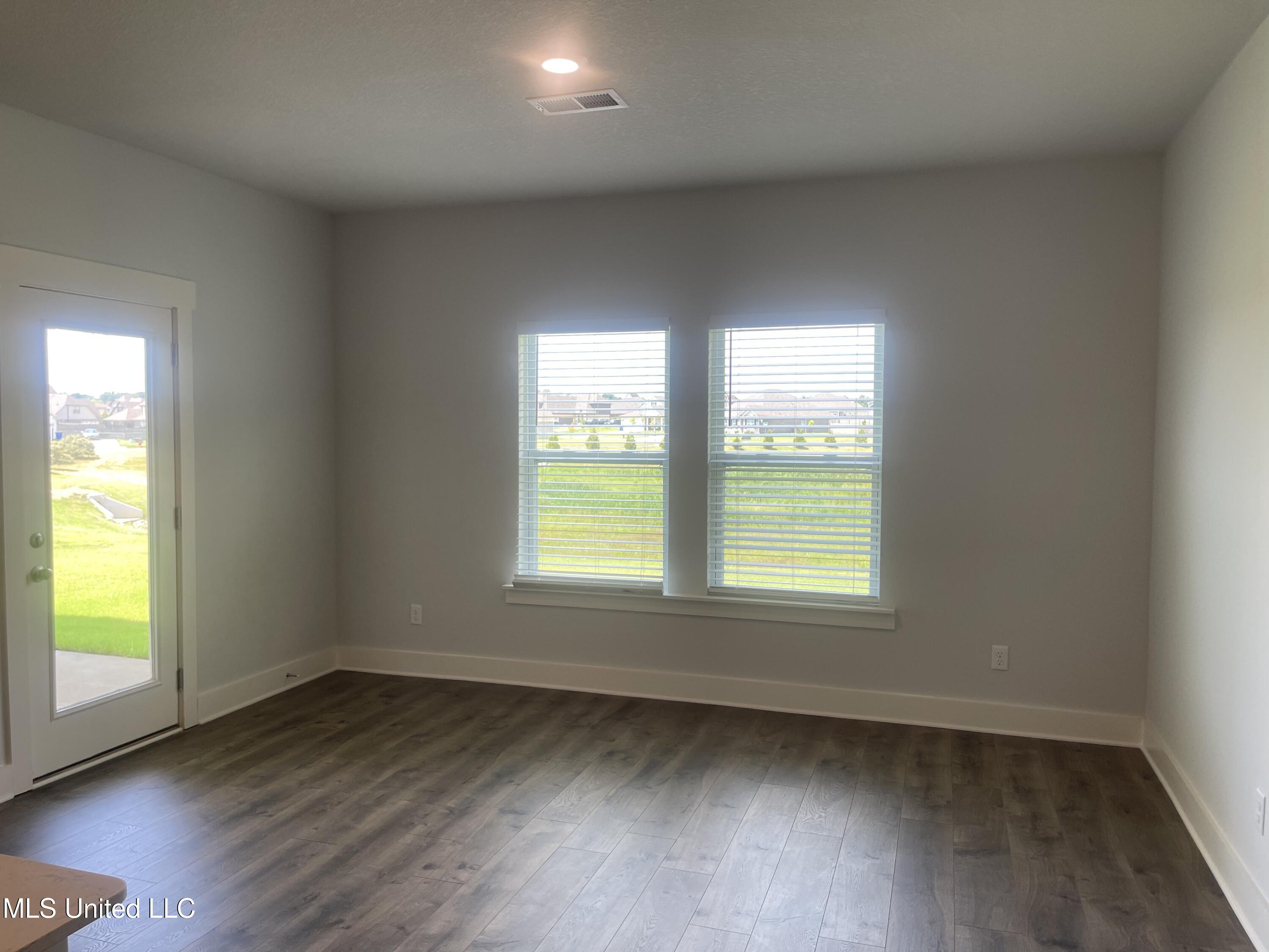 5283 Borden Creek Drive Property Photo 8