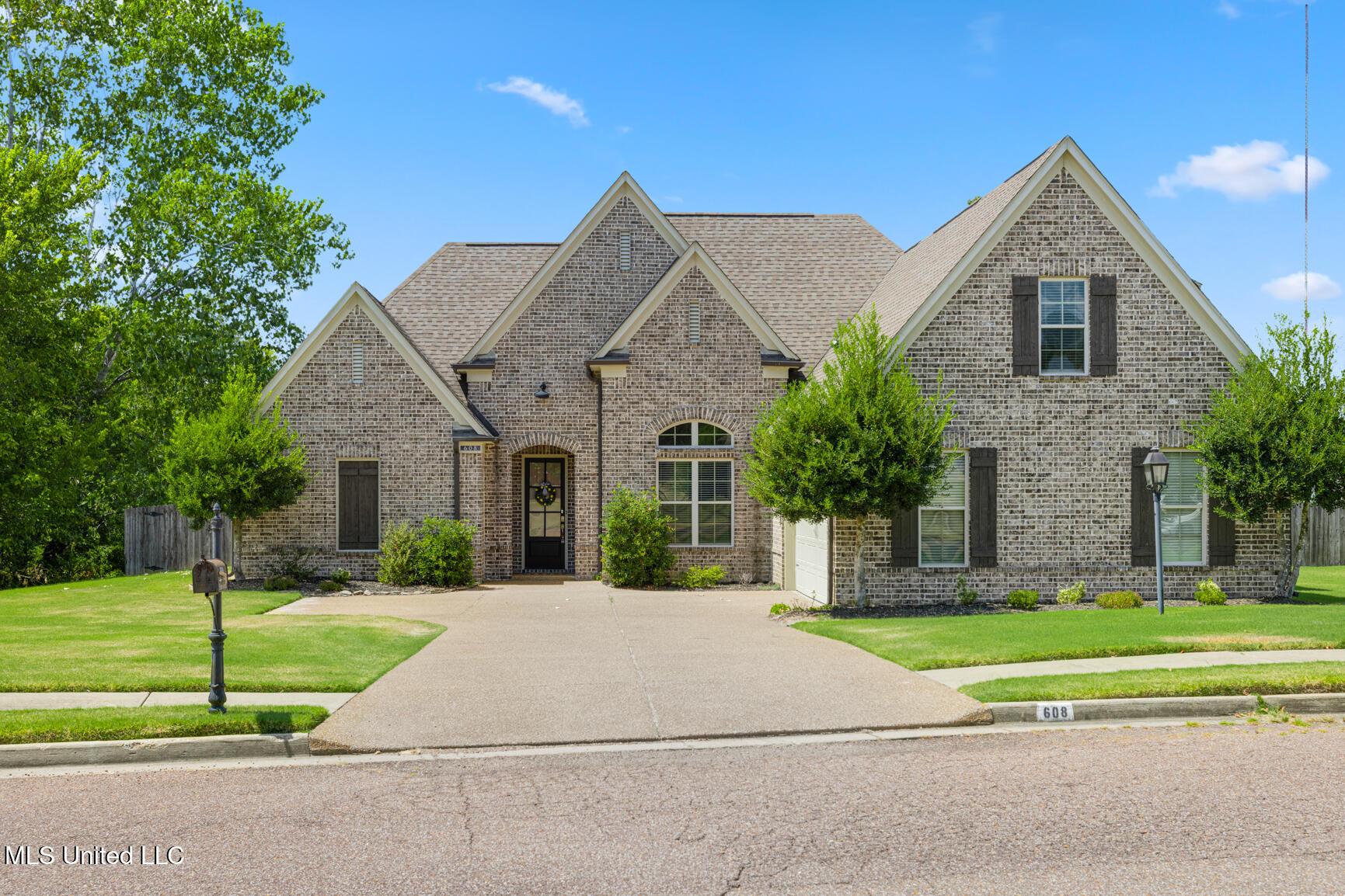 608 Shadow View Drive Property Photo 1