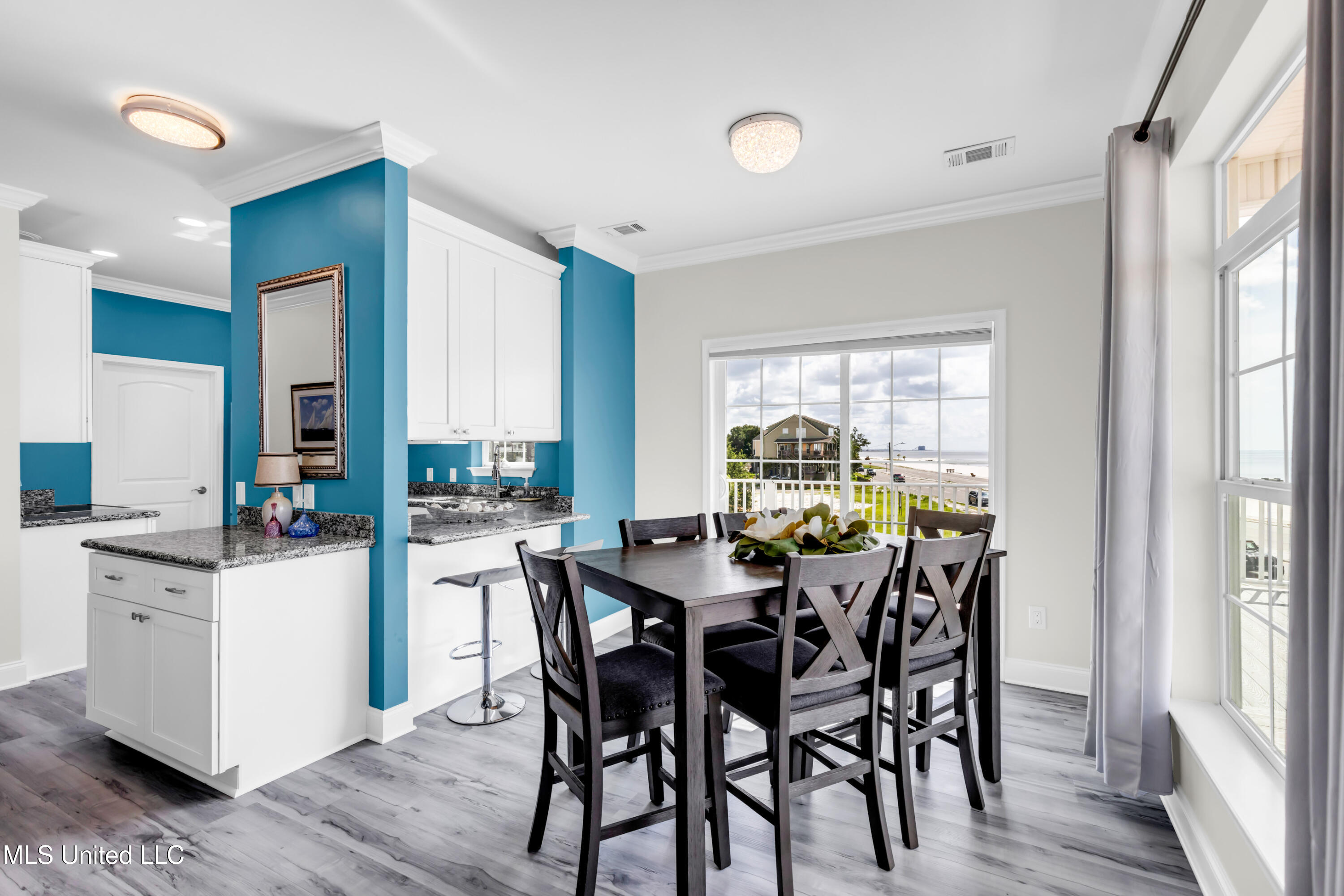 898 W Beach Boulevard Property Photo 4