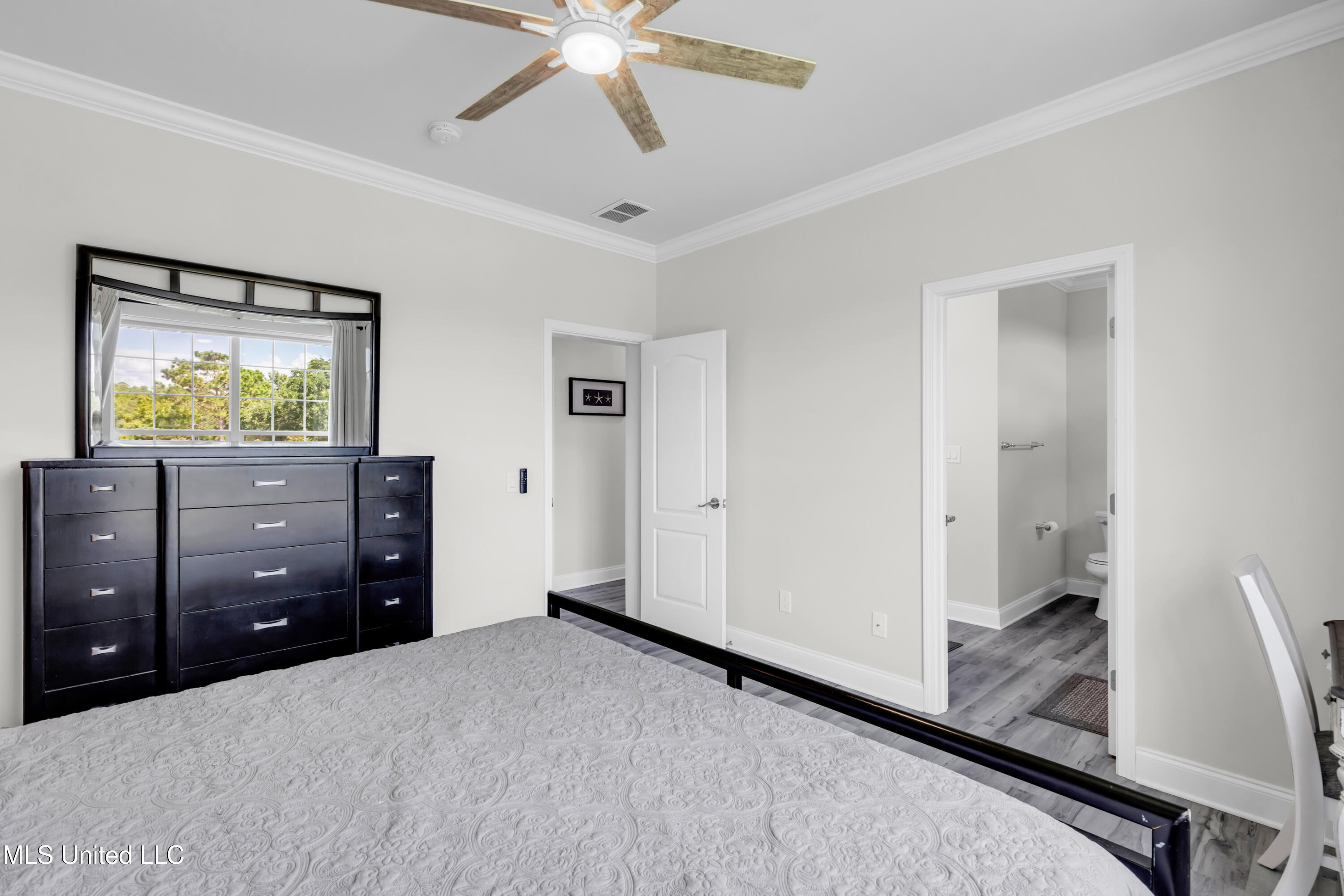 898 W Beach Boulevard Property Photo 6