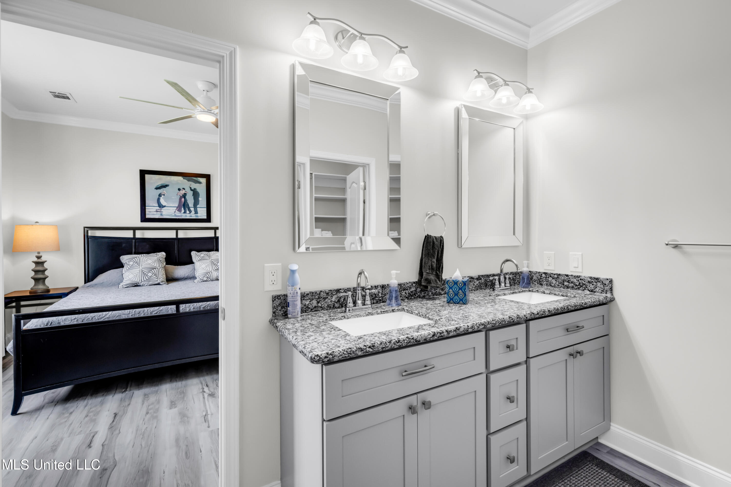 898 W Beach Boulevard Property Photo 7