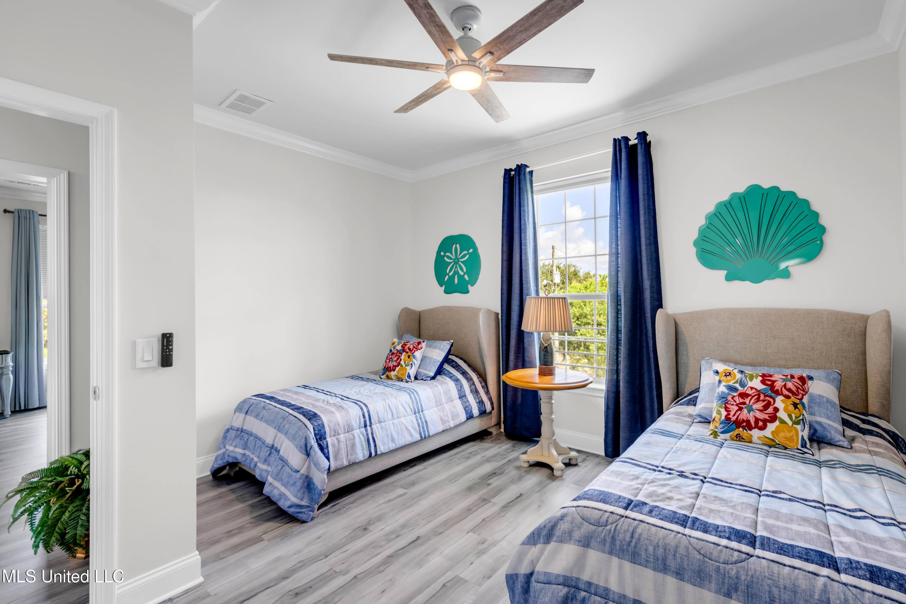 898 W Beach Boulevard Property Photo 8