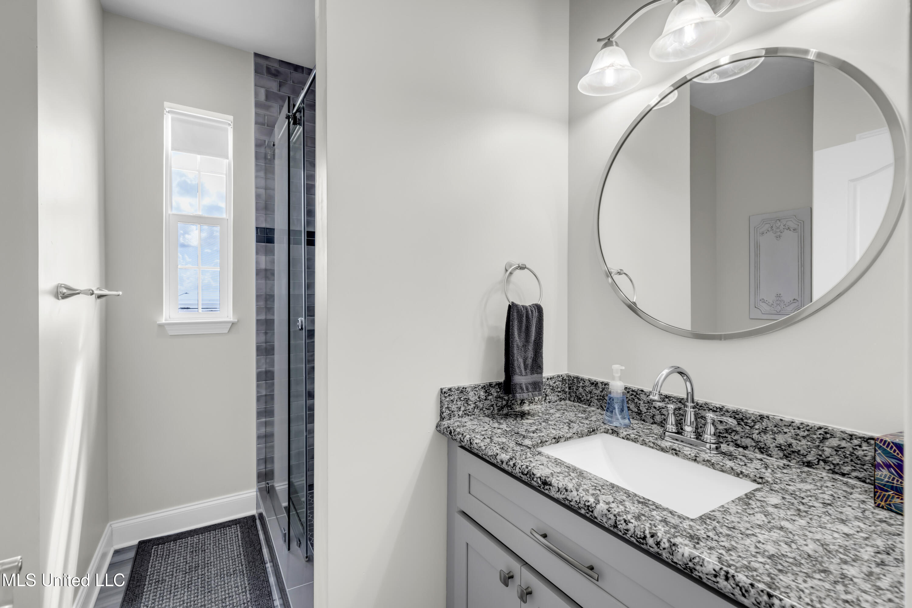 898 W Beach Boulevard Property Photo 9