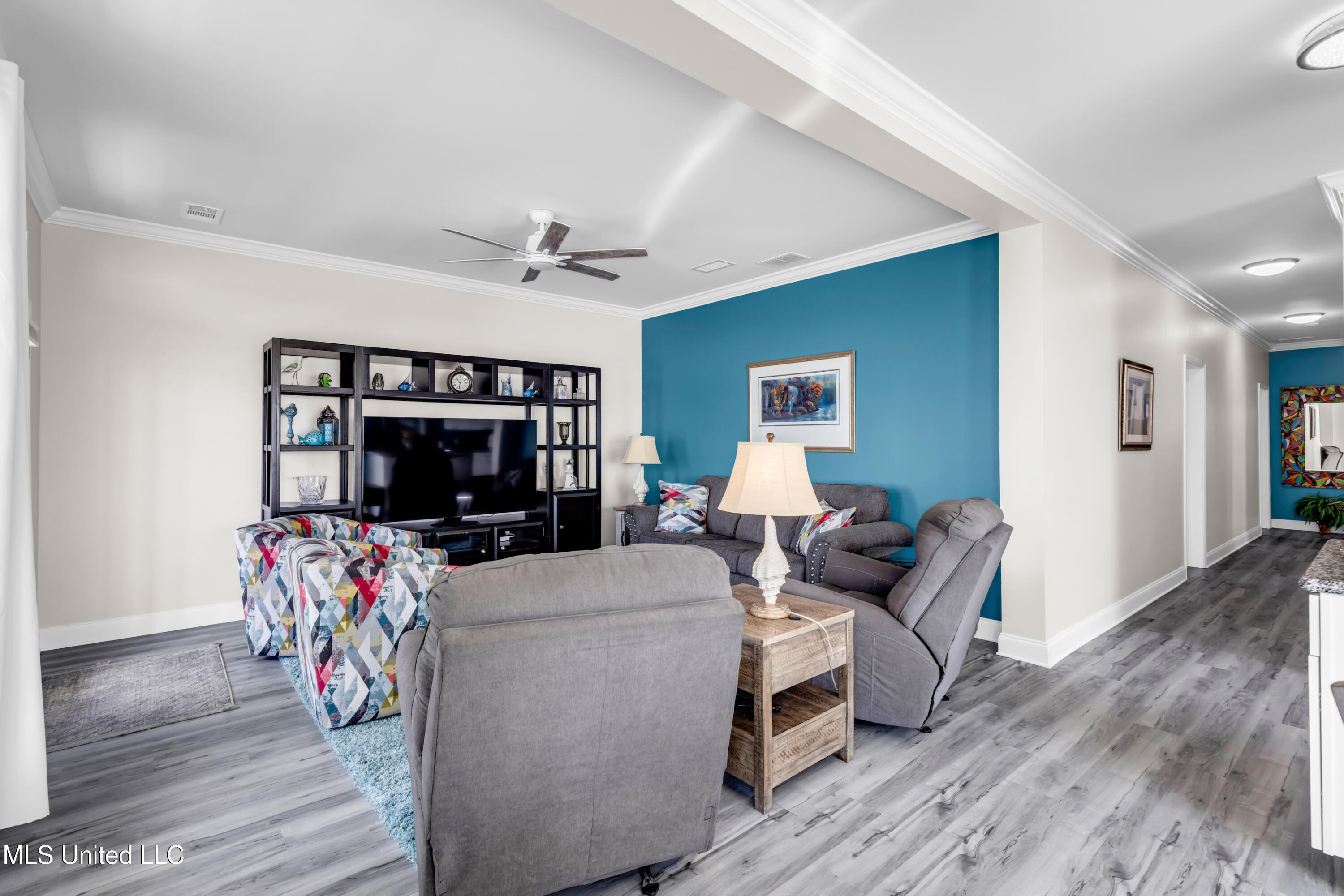 898 W Beach Boulevard Property Photo 11