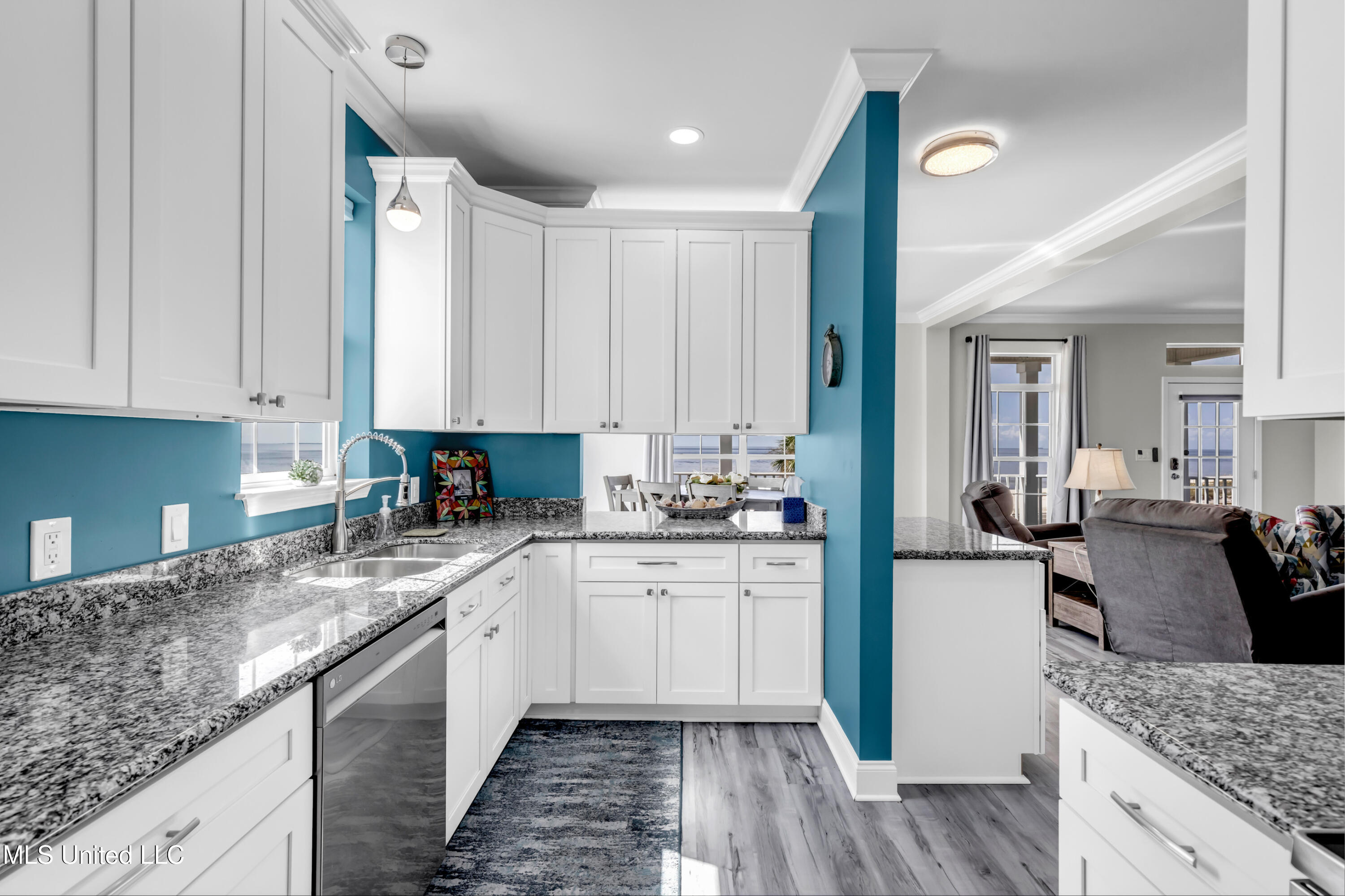 898 W Beach Boulevard Property Photo 13