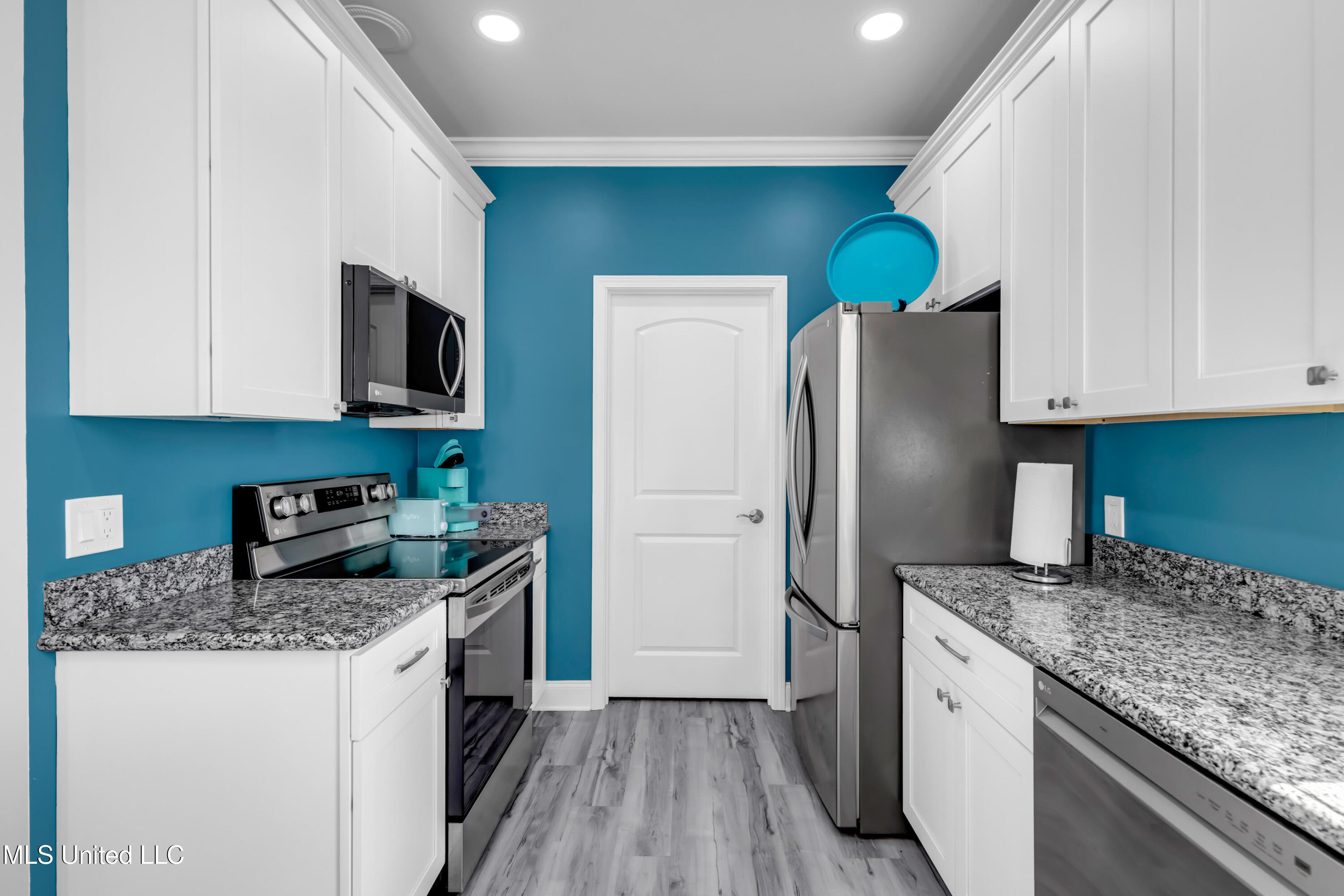 898 W Beach Boulevard Property Photo 14