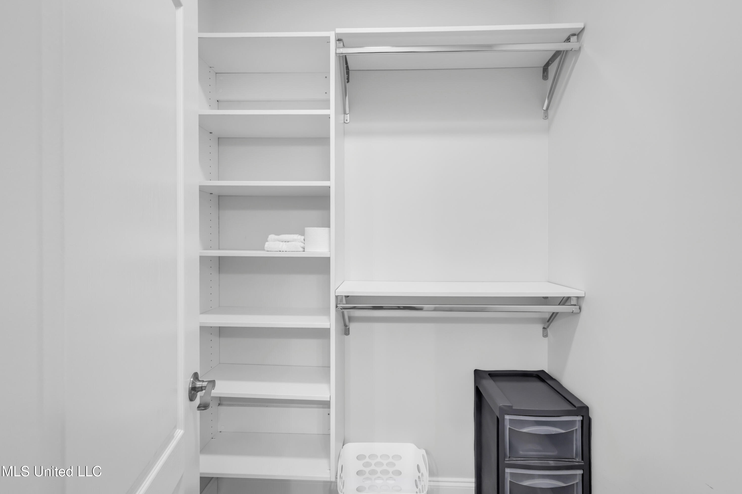 898 W Beach Boulevard Property Photo 19