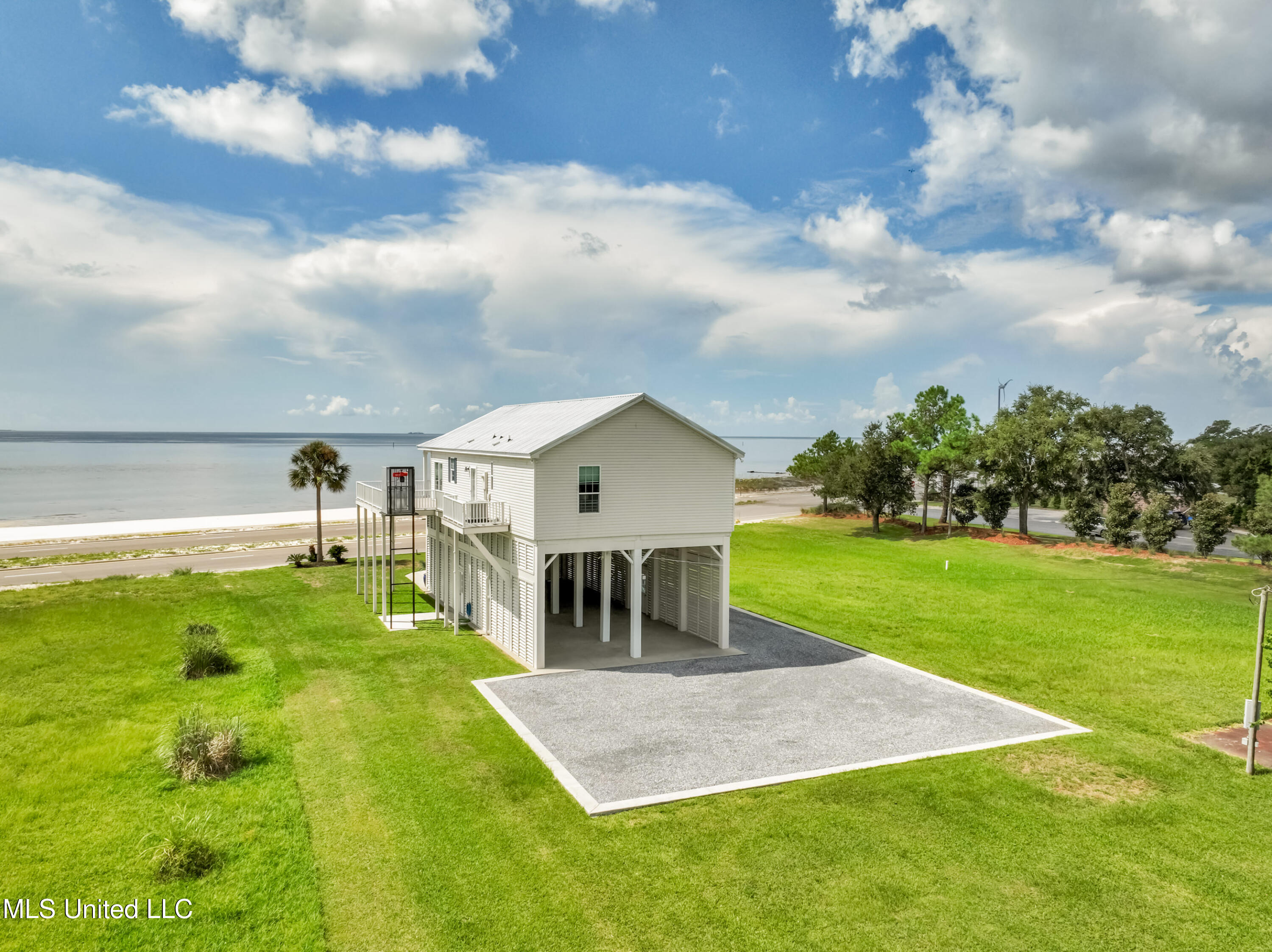 898 W Beach Boulevard Property Photo 27