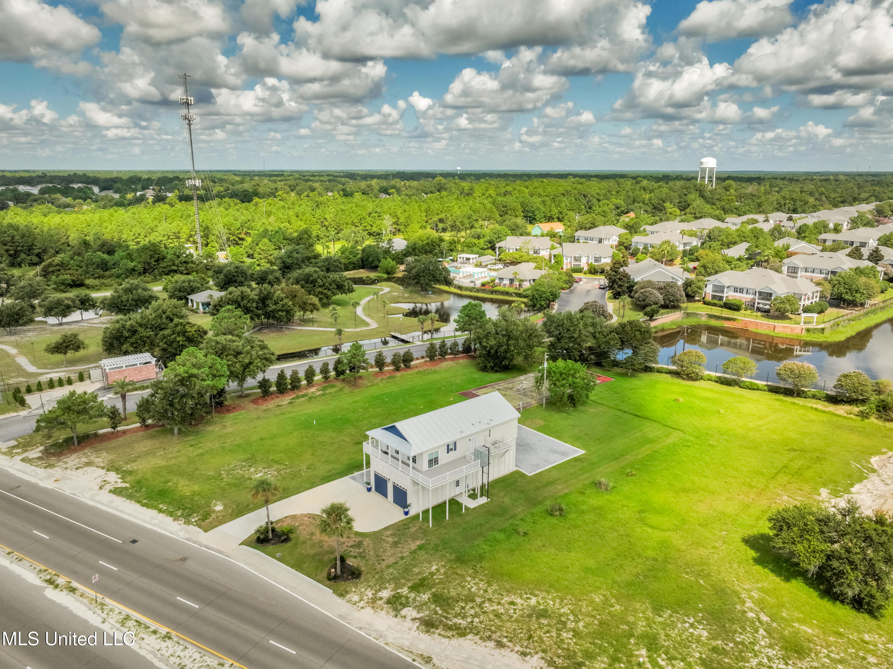 898 W Beach Boulevard Property Photo 28