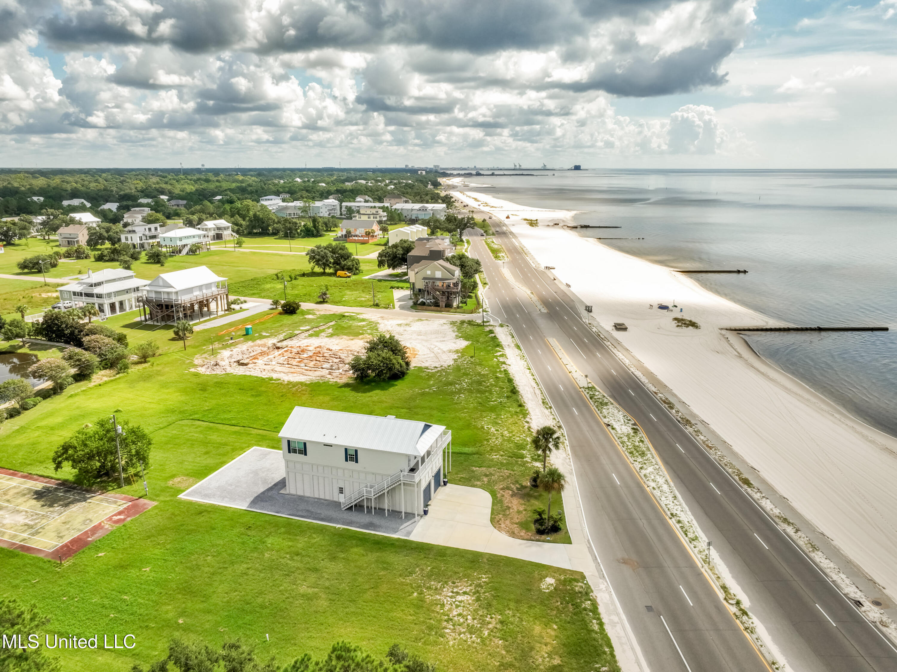 898 W Beach Boulevard Property Photo 29