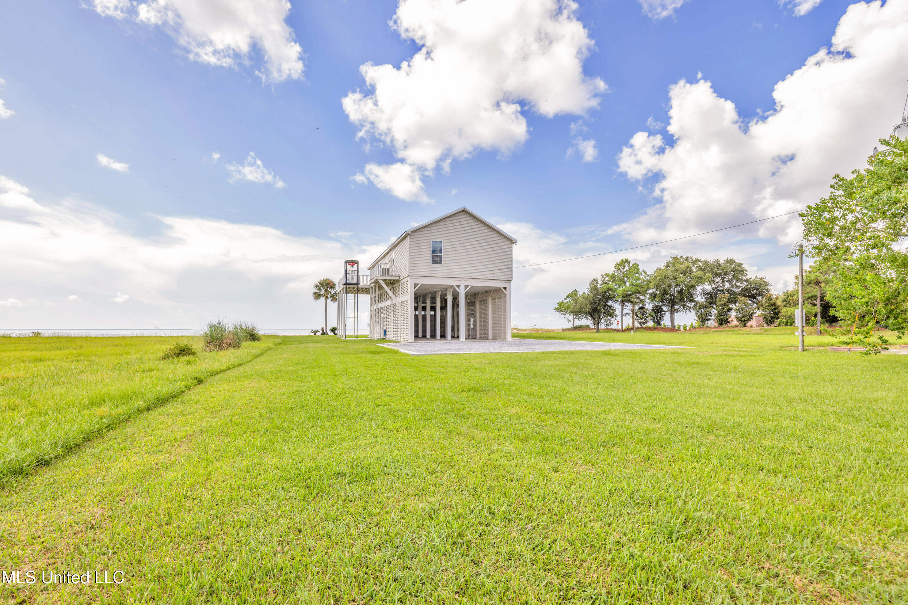 898 W Beach Boulevard Property Photo 34